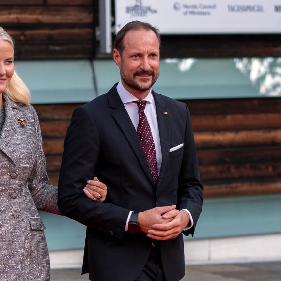 Mette-Marit kan ende i skyggen af sin mand og datter, hvis hun ikke formår at genvinde folkets gunst.