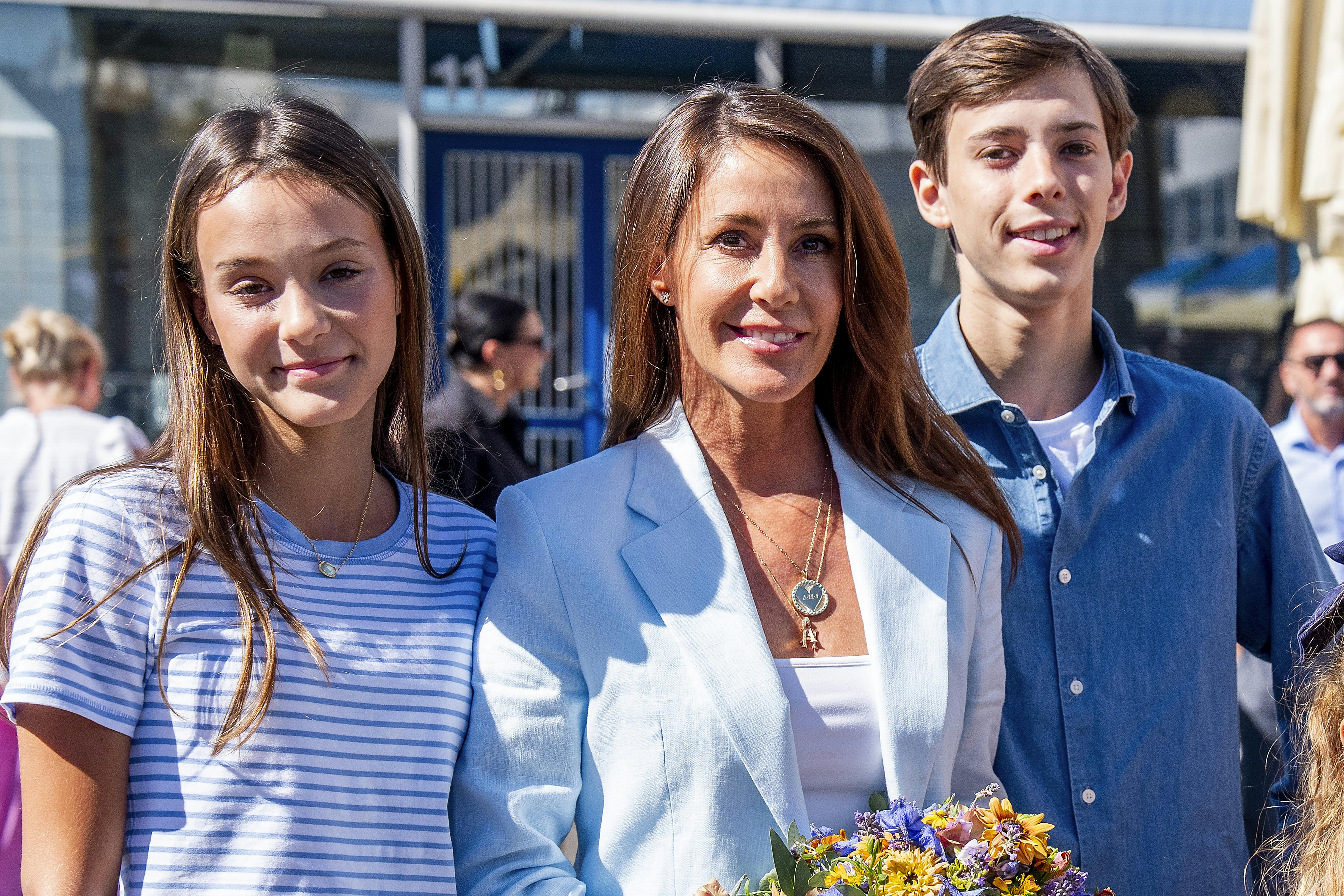 Prinsesse Marie, 50, med sine to øjesten Athena, 14, og Henrik, 16.