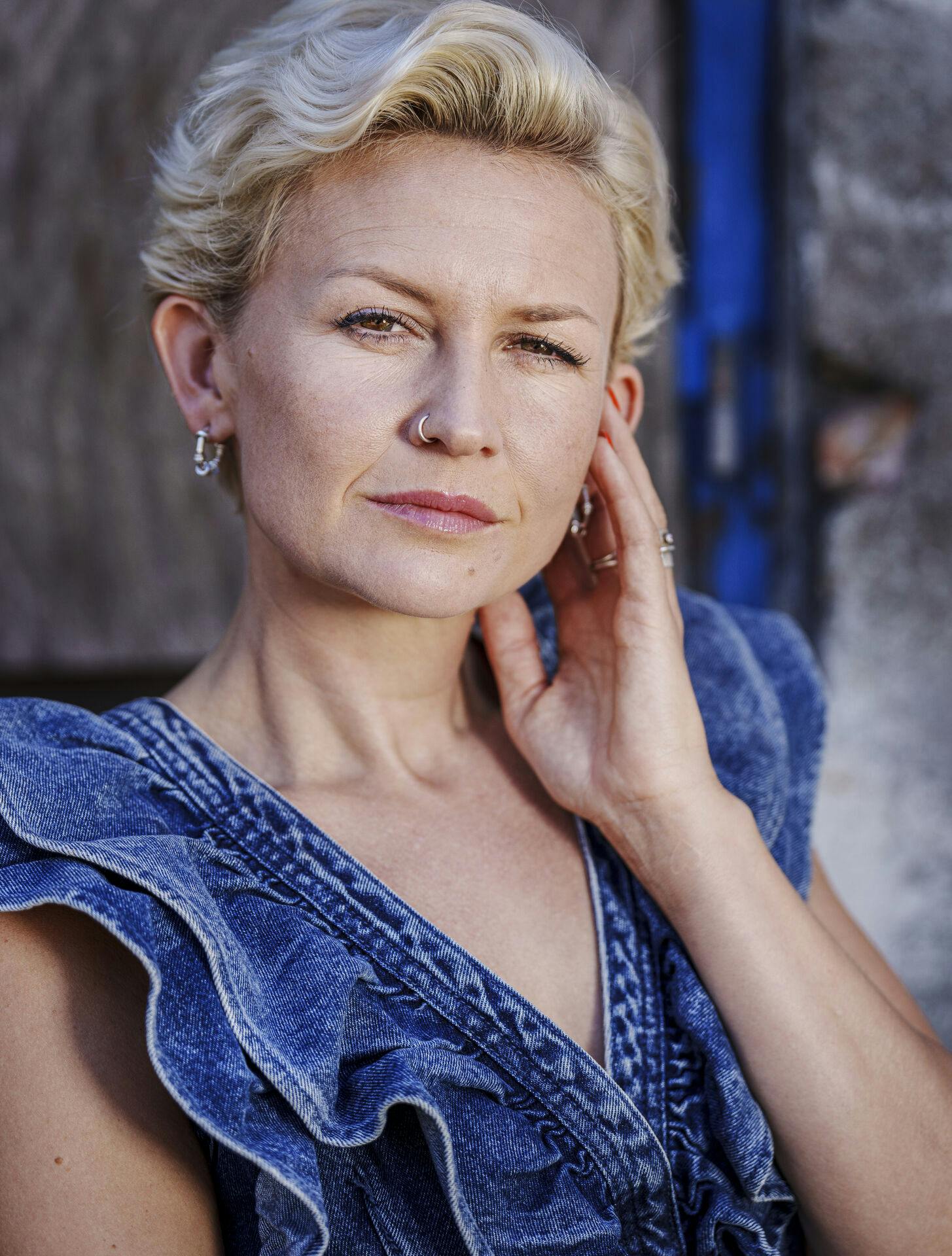 Stine Bramsen har oplevet et dødsfald i sin nære familie og må aflyse en koncert.