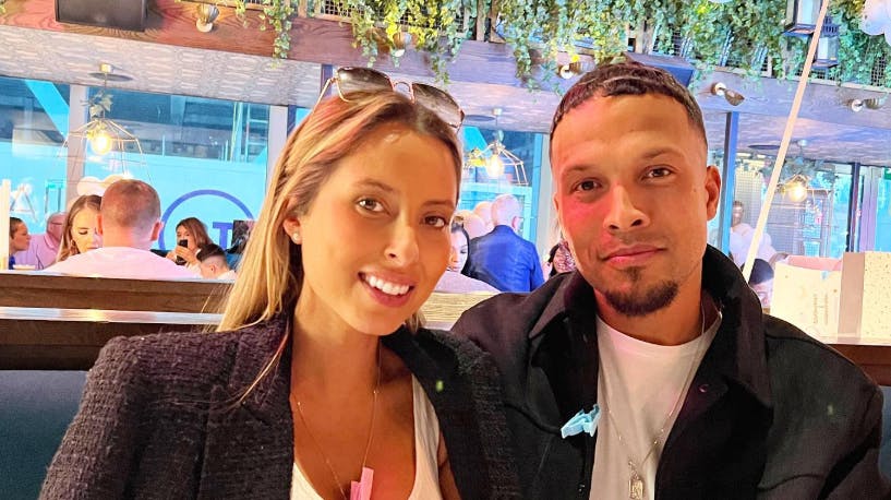 Joe og Chantalle Thompson i 2022. Tre år før fodboldspillerens tragiske død. 