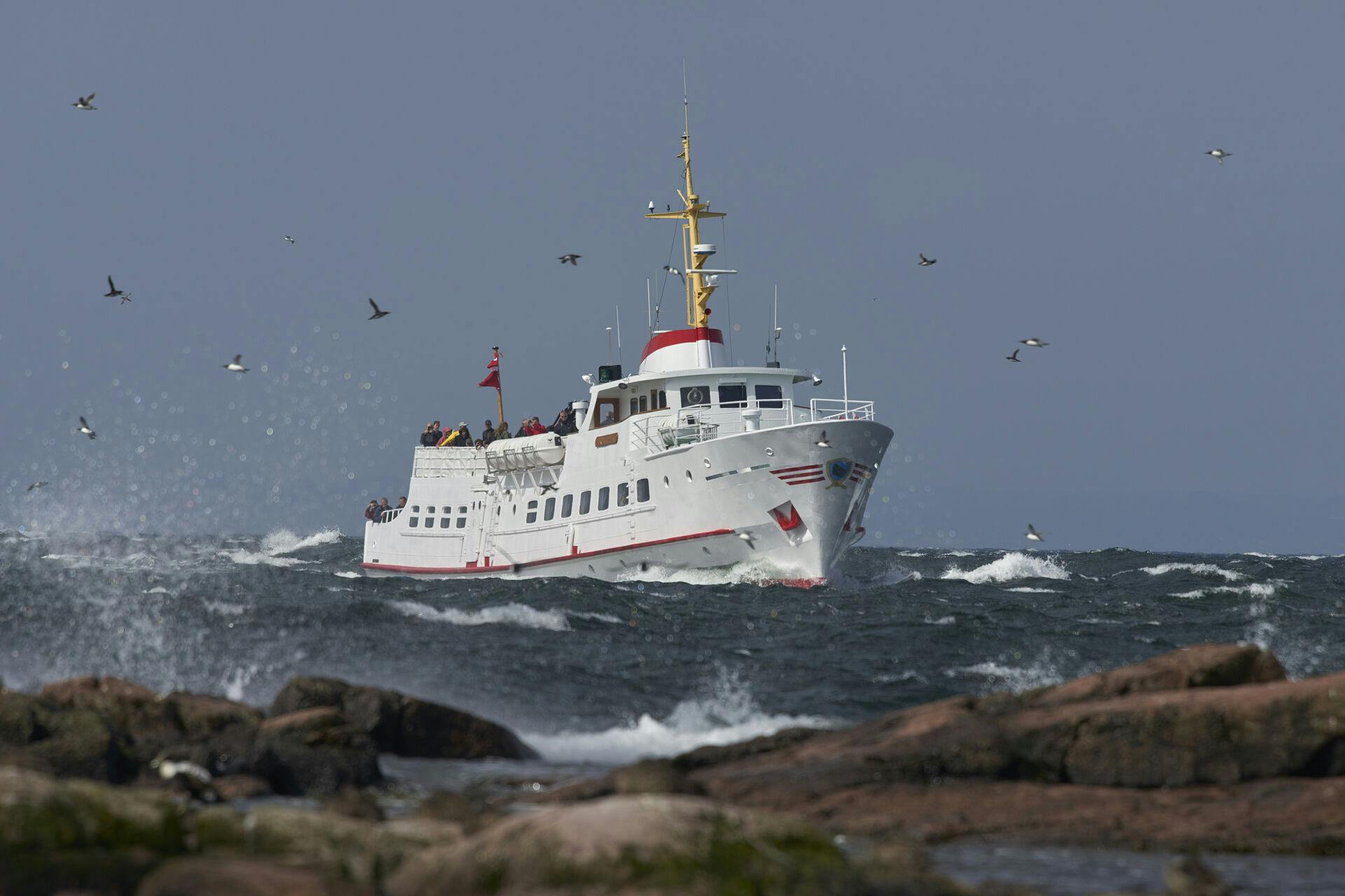 Det tog sin tid. Men nu er Chrstiansø-beboerne ikke længere afskåret fra resten af Bornholm.