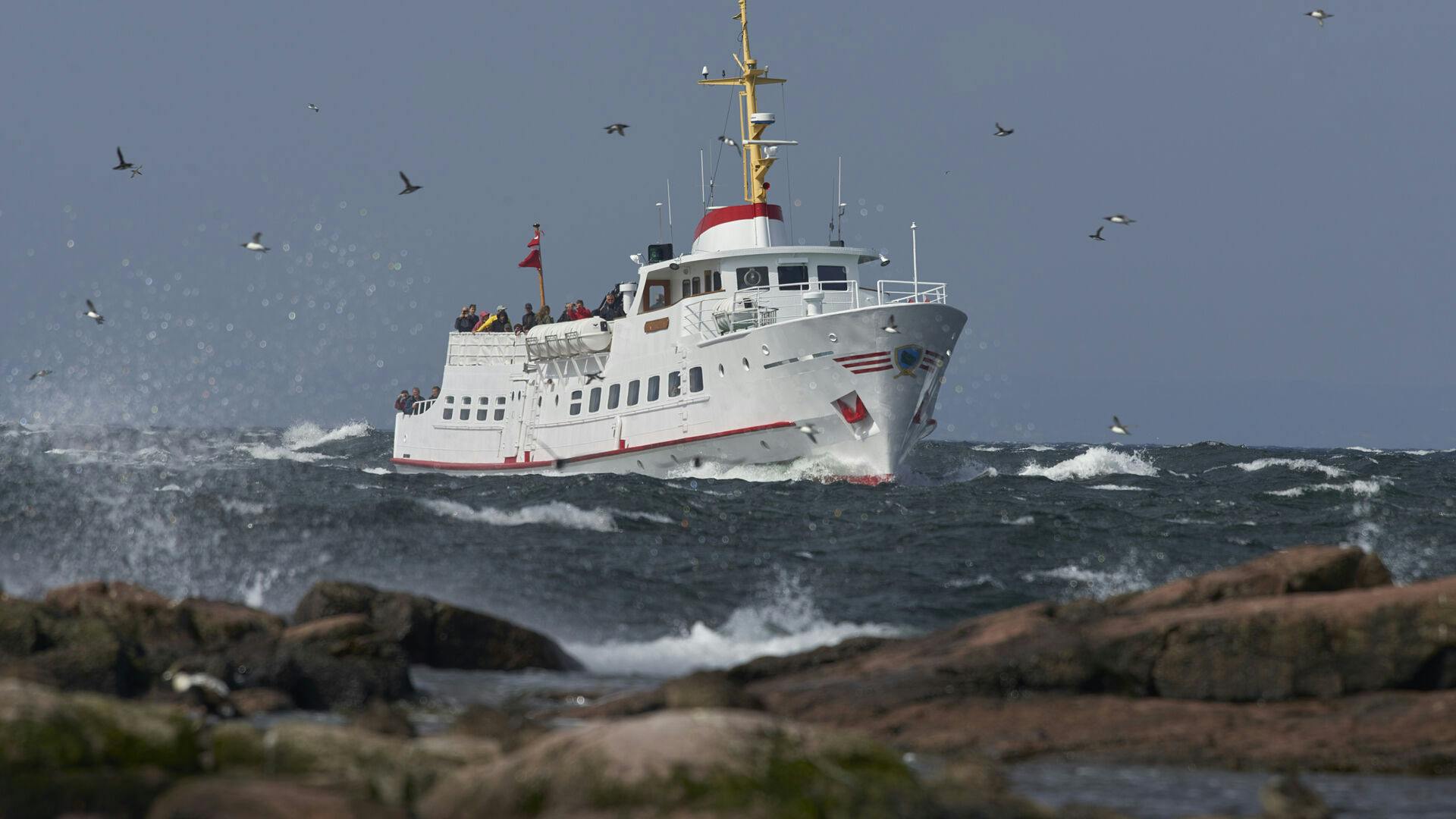 Det tog sin tid. Men nu er Chrstiansø-beboerne ikke længere afskåret fra resten af Bornholm.