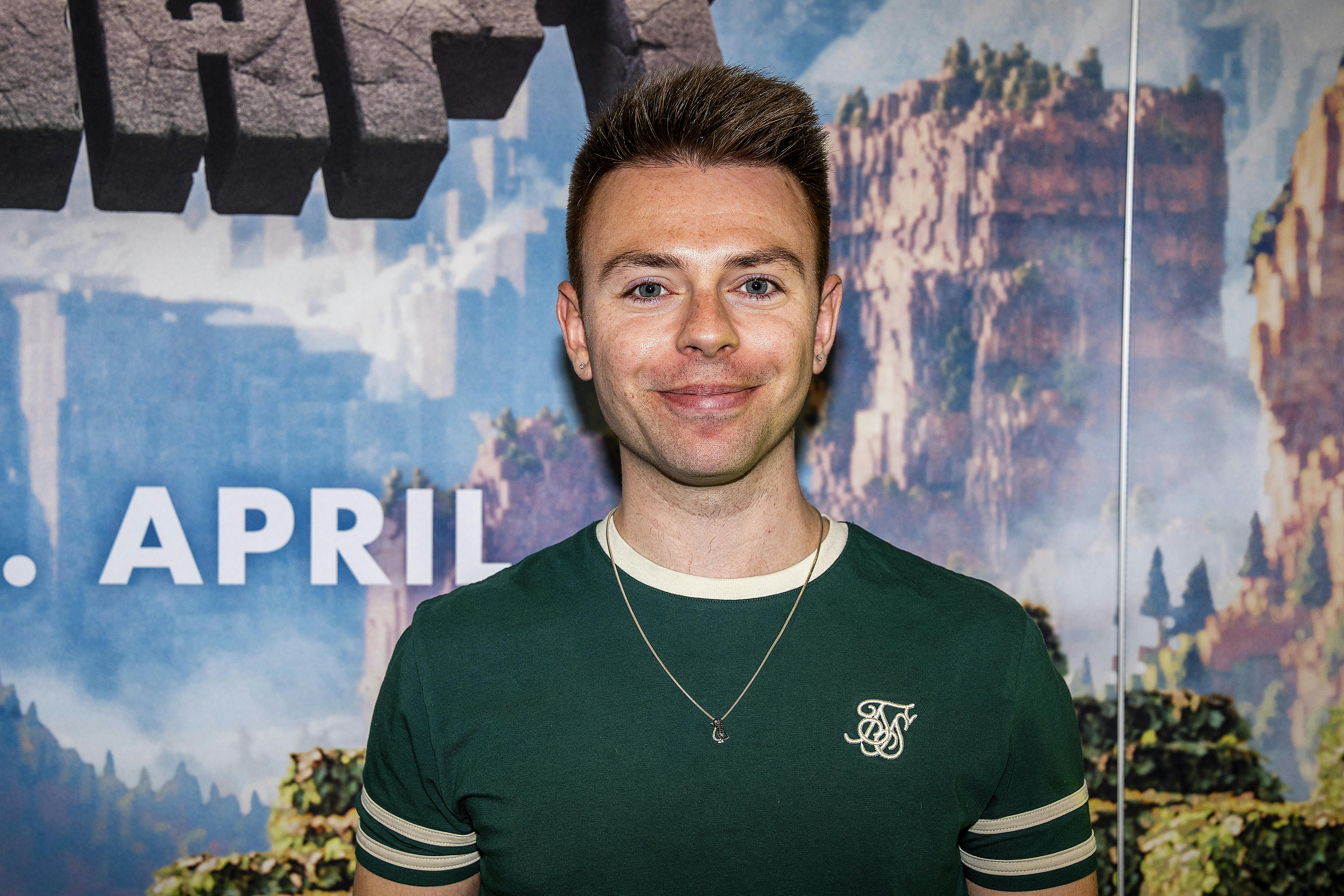 Morten Münster advarer sine følgere. 