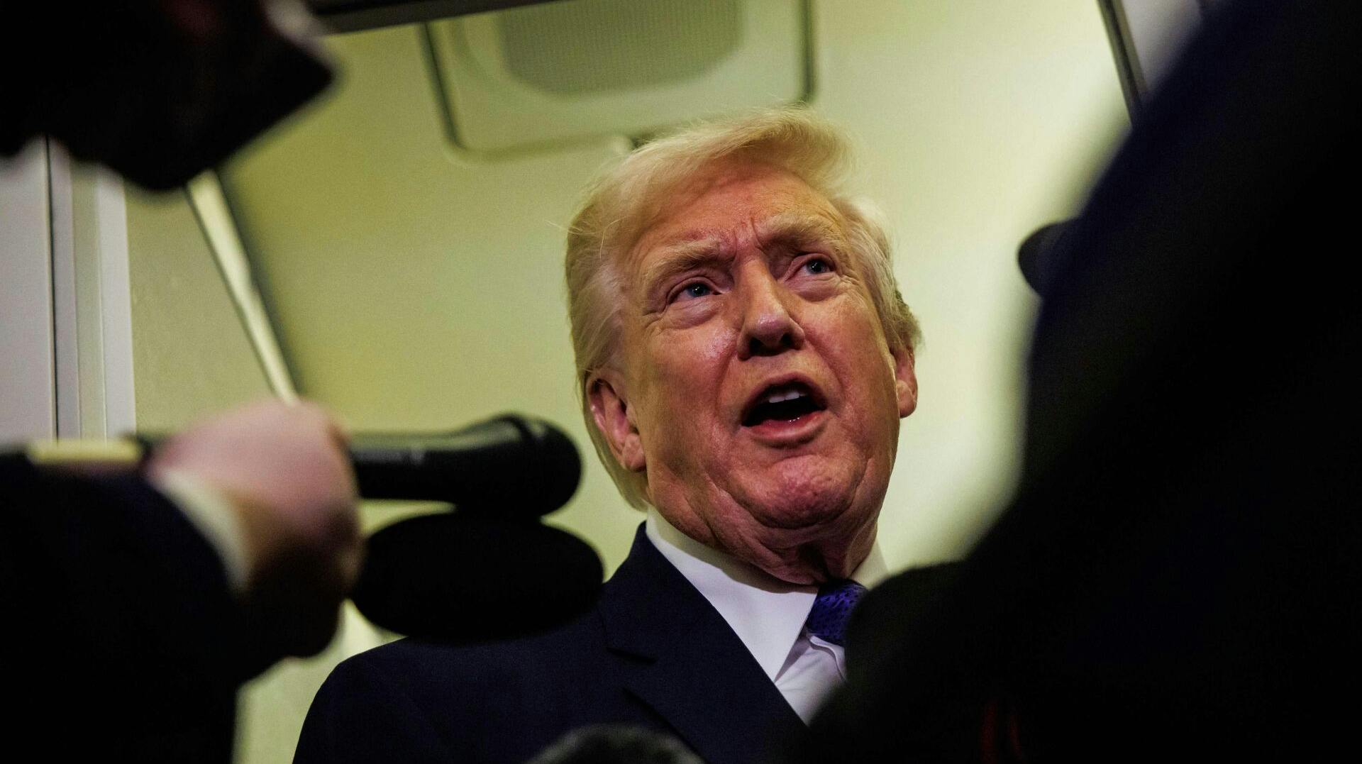 Donald Trump delte en racistisk video på sit medie, som fremstiller Barack og Michelle Obama som aber.