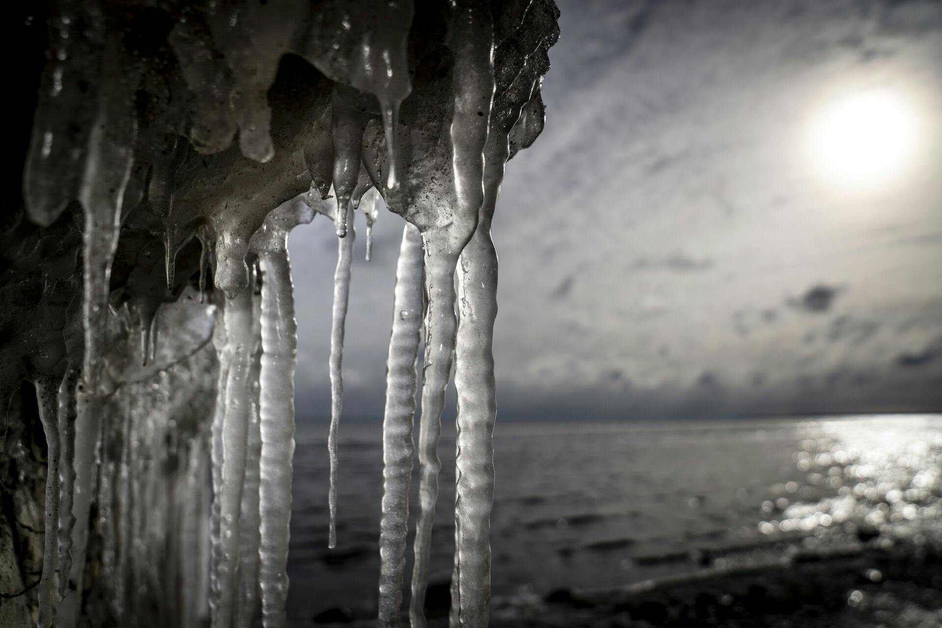 Politiet advarer om risiko for nedfaldne istapper. Københavns Politi har modtaget flere anmeldeser i den forbindelse.