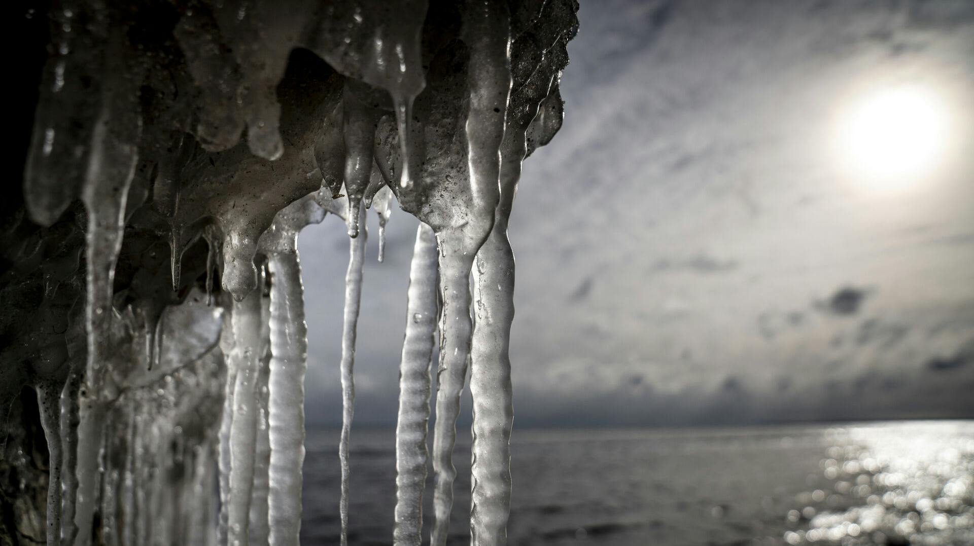 Politiet advarer om risiko for nedfaldne istapper. Københavns Politi har modtaget flere anmeldeser i den forbindelse.