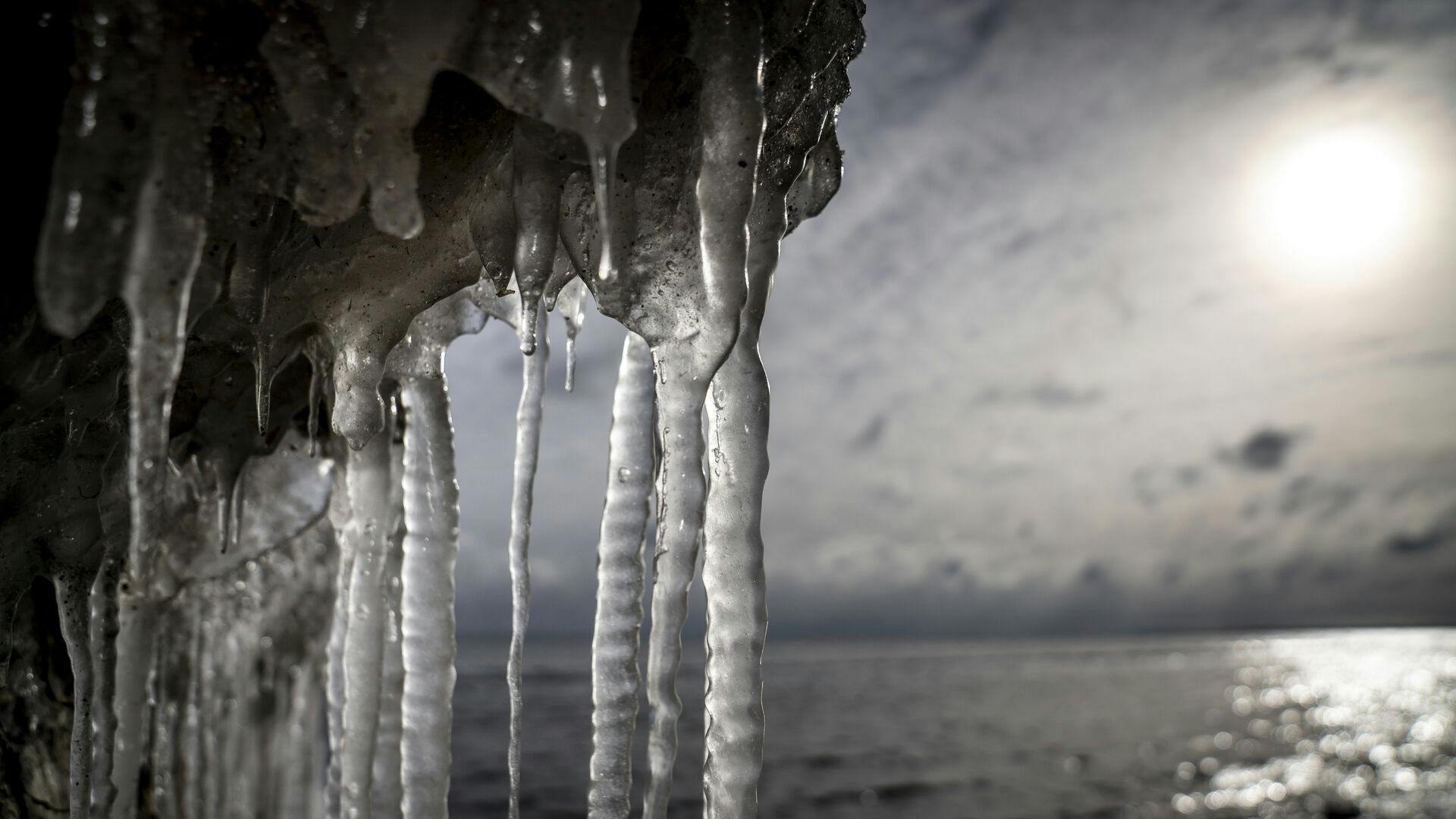 Politiet advarer om risiko for nedfaldne istapper. Københavns Politi har modtaget flere anmeldeser i den forbindelse.