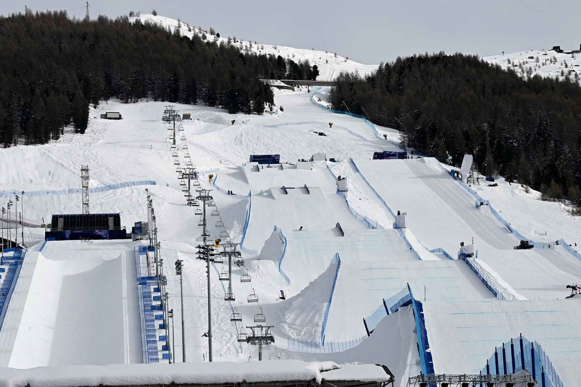 Der har været flere sneskred i Italien, og nu har fire personer i alt mistet livet. 