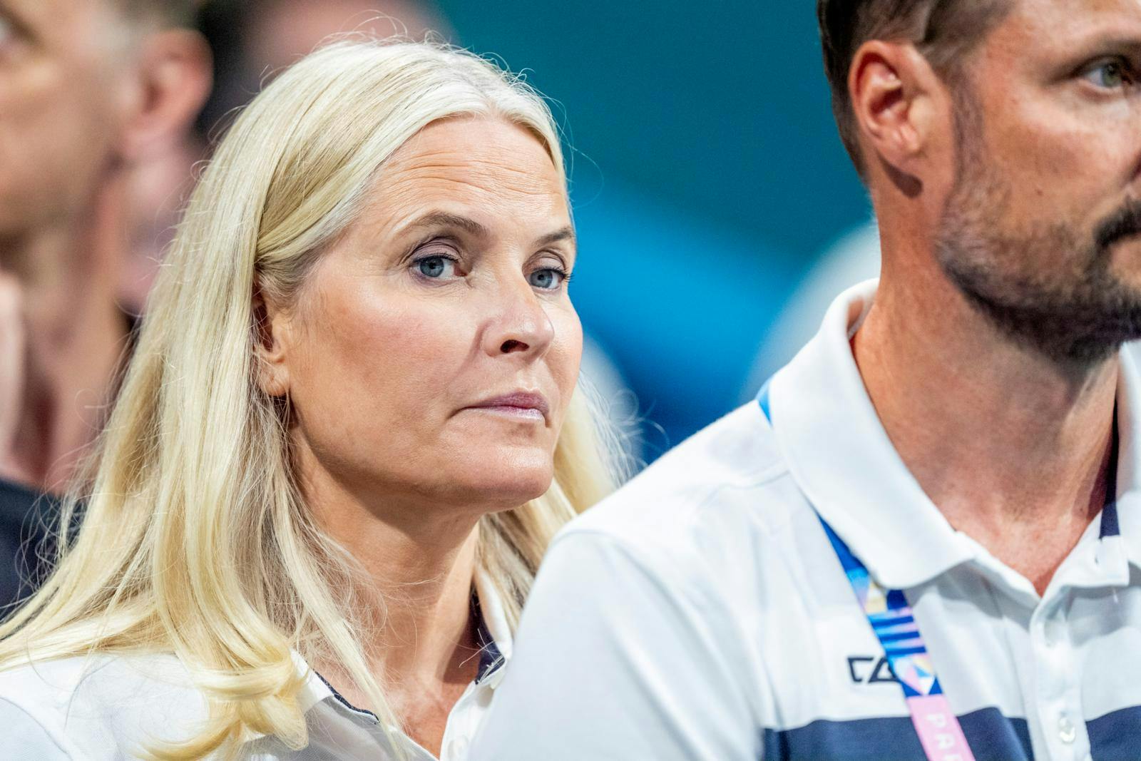 Den norske kronprinsesse er indtil videre fortid i den vigtige organisation. Epstein-forbindelserne klæber til hende,