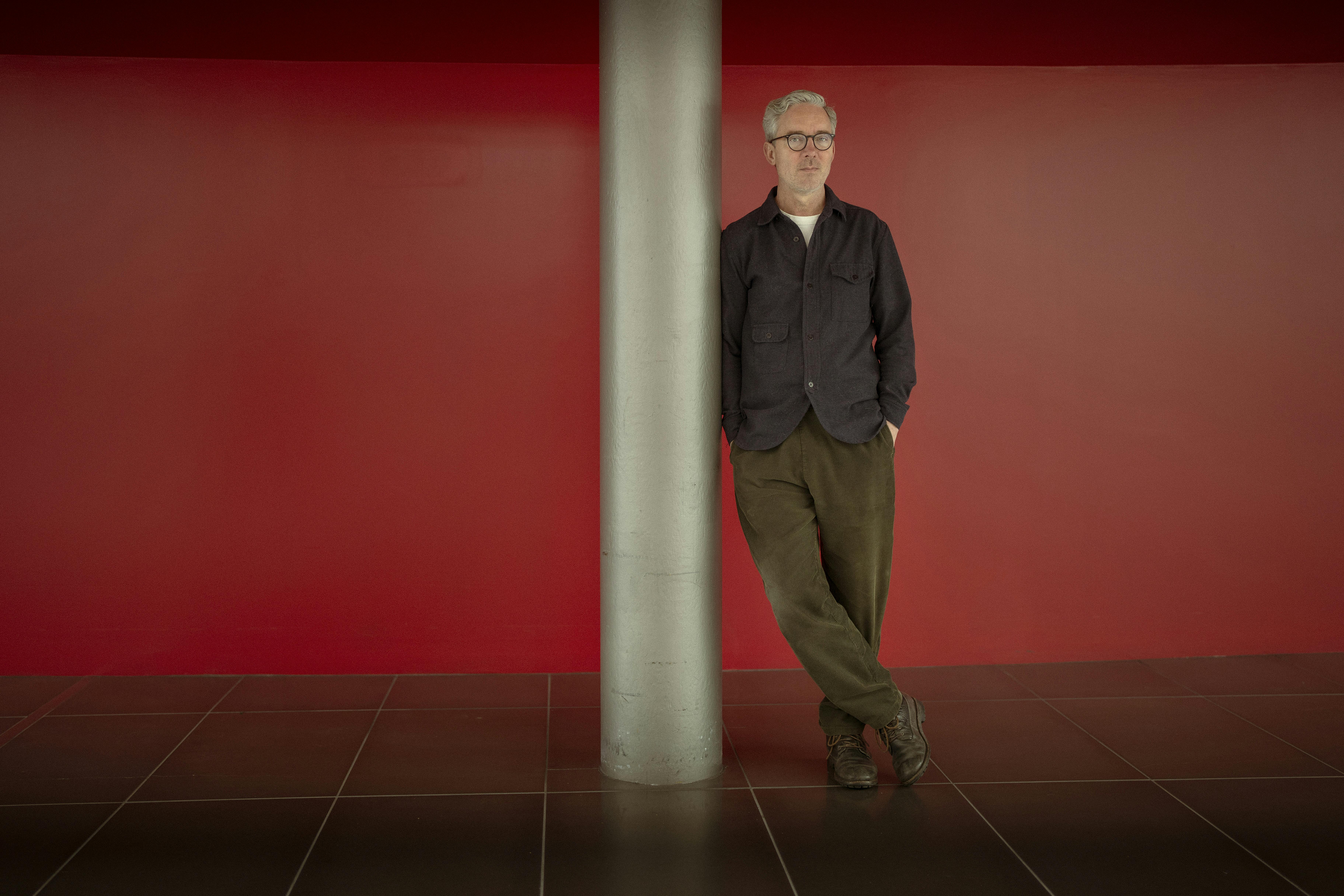 Jesper Dein, der er manden bag den velkendte DR-stemme, ved ikke, hvor lang tid han har igen. 