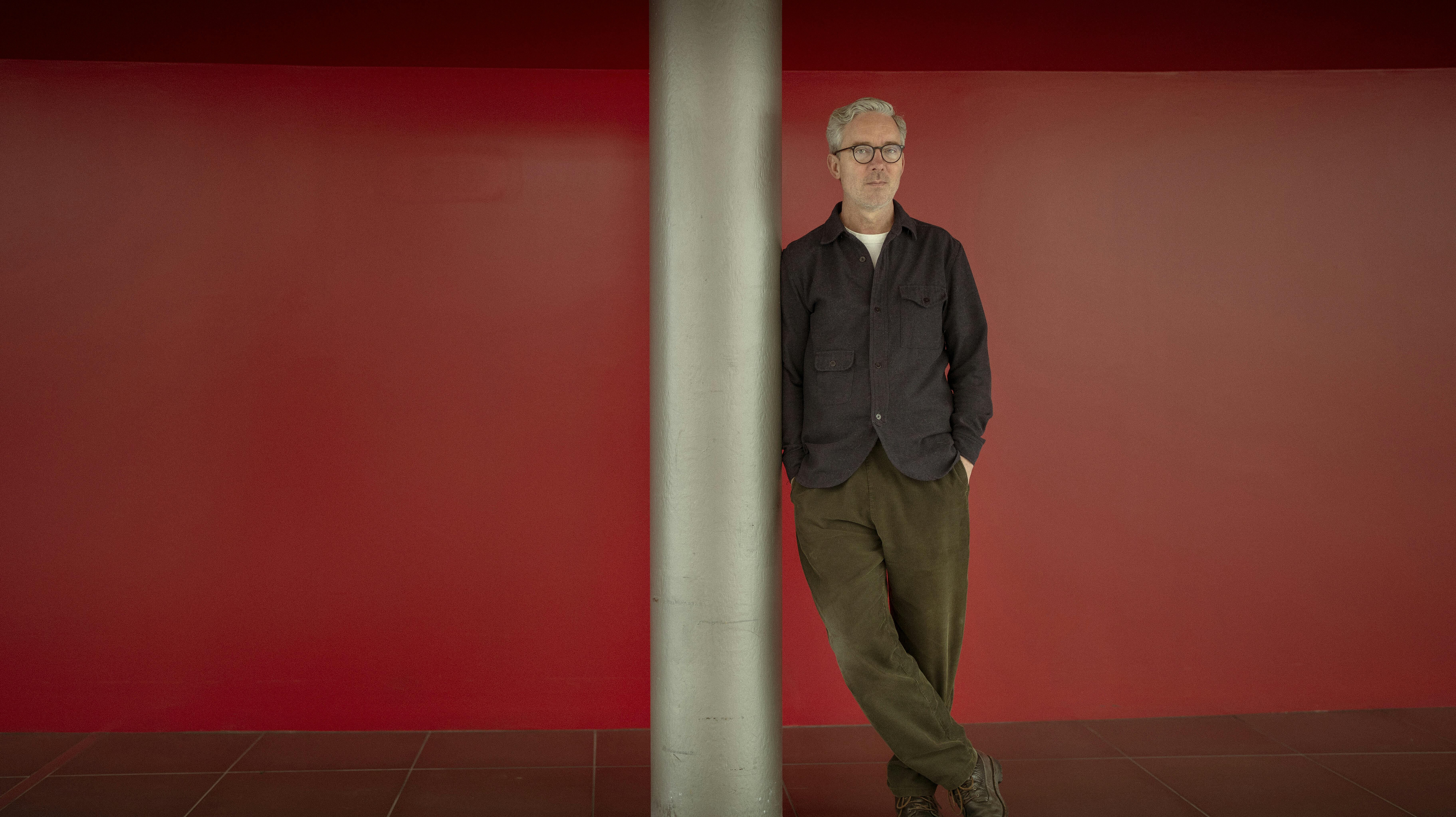 Jesper Dein, der er manden bag den velkendte DR-stemme, ved ikke, hvor lang tid han har igen.