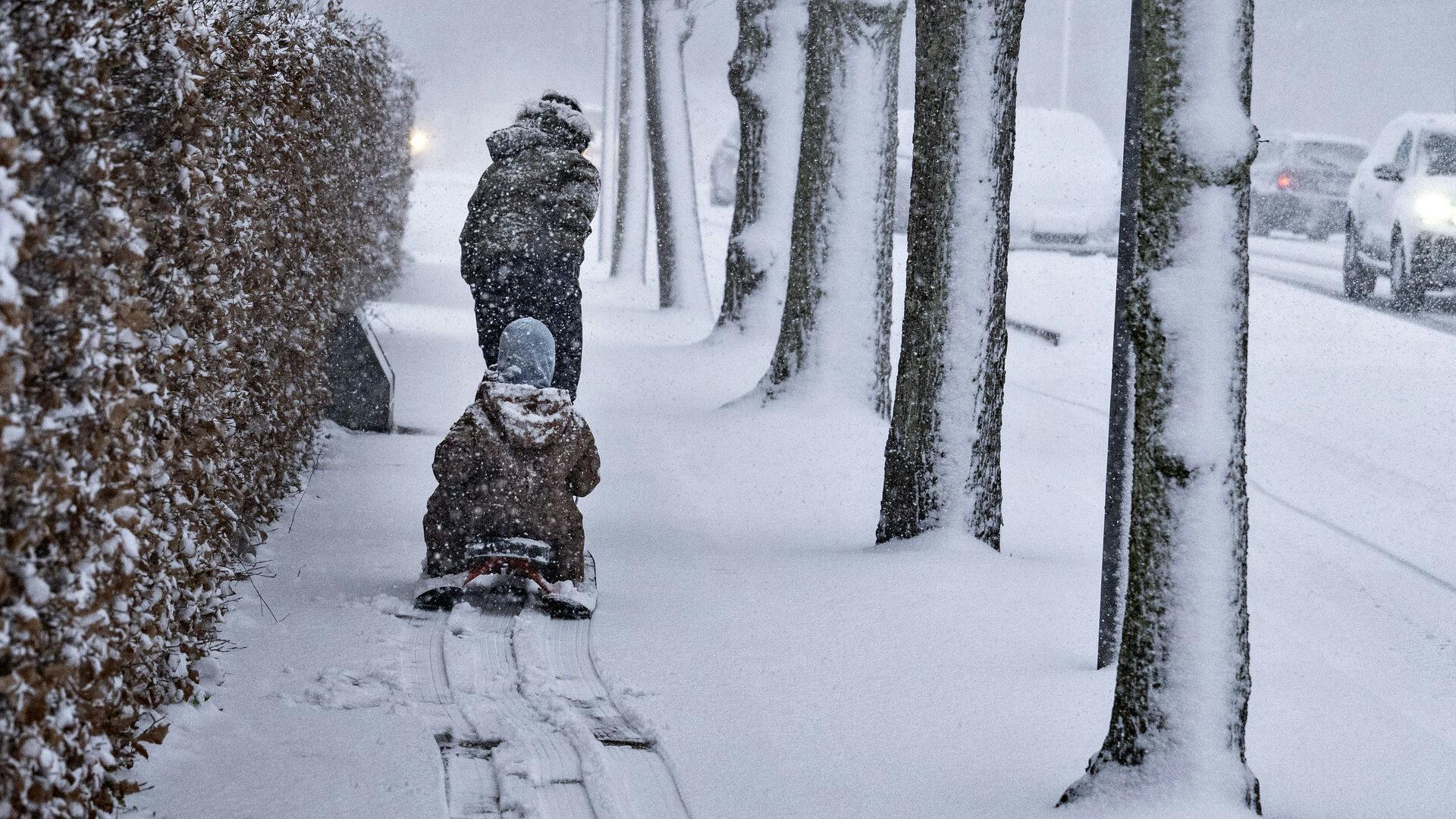 Med temperaturer fastlåst omkring frysepunktet og udsigt til endnu mere nysne fra DMI, er der lagt op til den perfekte vinterferie for landets mange børn.