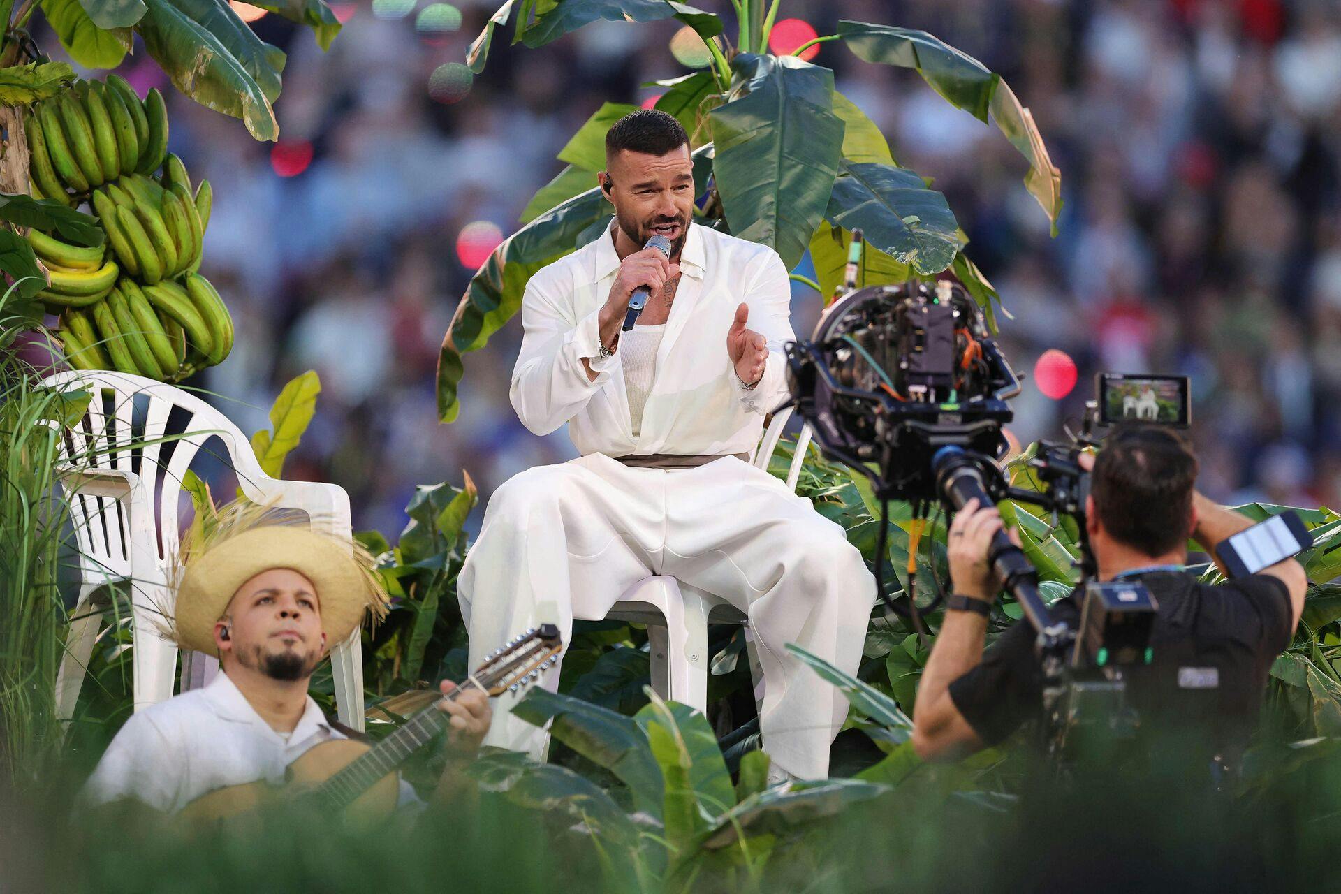 Her ses Ricky Martin under sin optræden sammen med Bad Bunny.