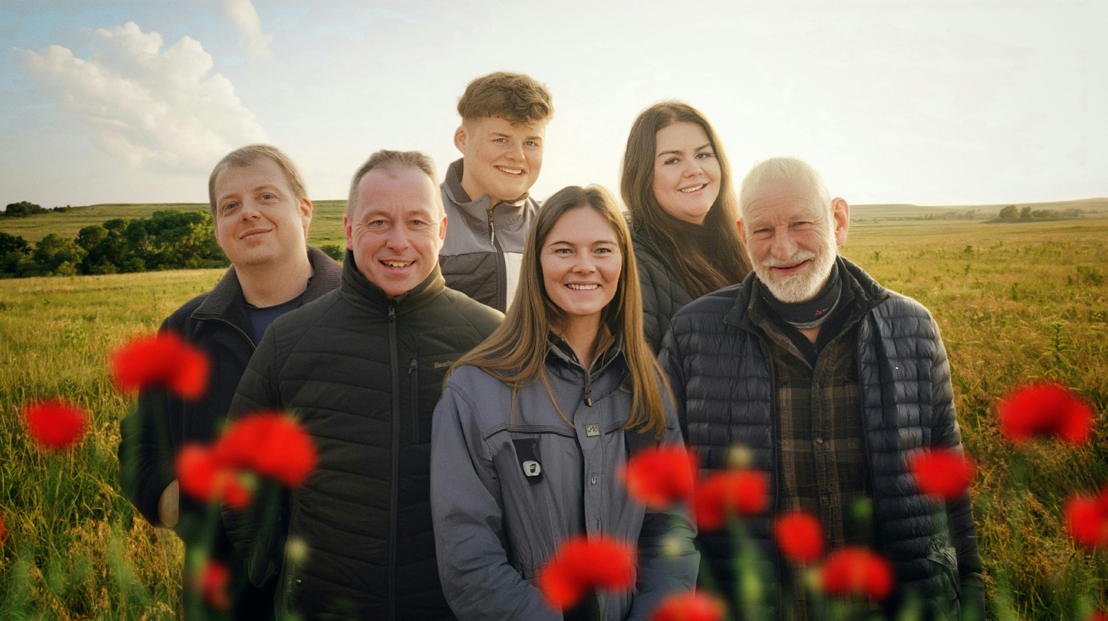 Navnene på de seks nye landmænd er endnu ikke offentliggjort. Dog fortæller TV 2, at der er tale om to kvinder og fire mænd, der er bosat på Langeland og i Jylland.