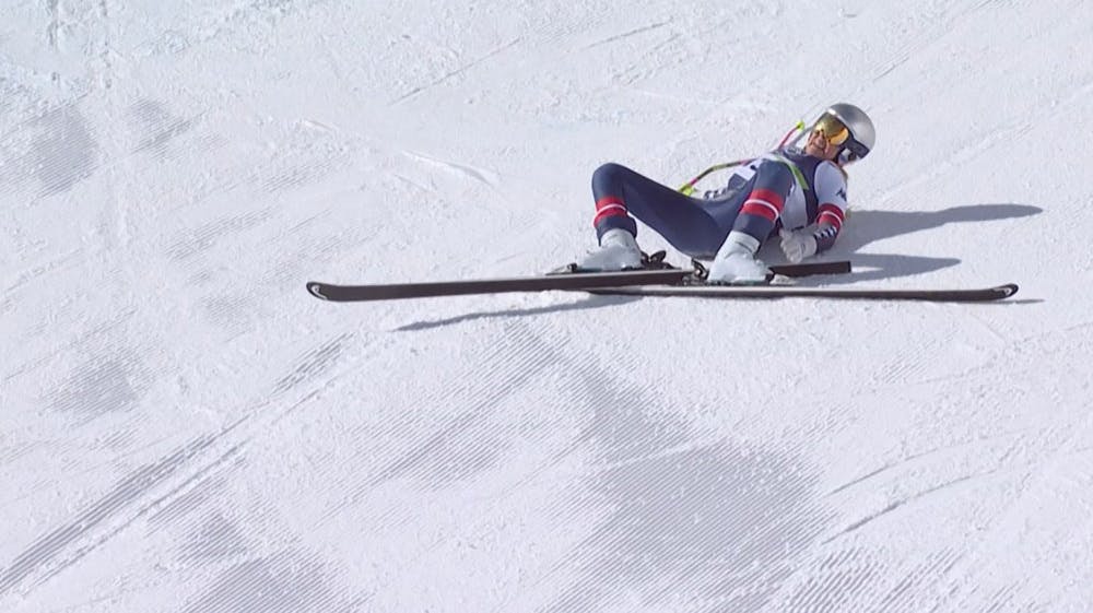 Lindsey Vonn var i store smerter, da hun styrtede på pisten i søndagens løb ved vinter-OL. Hun skal nu igennem flere operationer efter brud på skinnebenet, fortæller hun. 