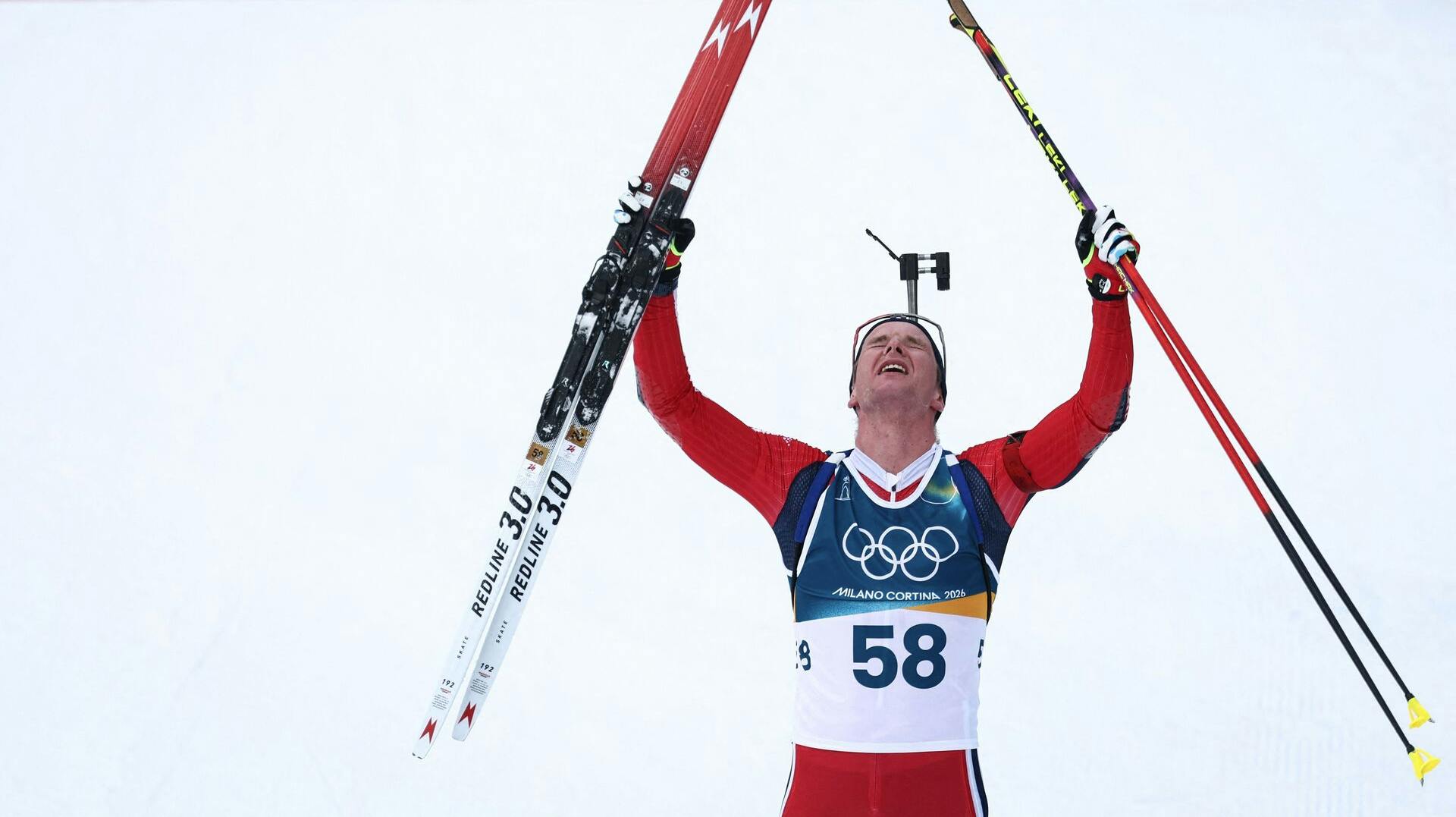 Følelserne var store efter norske Johan-Olav Botn tirsdag vandt OL-guld i 20 kilometer biatlon. For halvanden måned siden fandt han sin bedste ven død på et hotelværelse.
