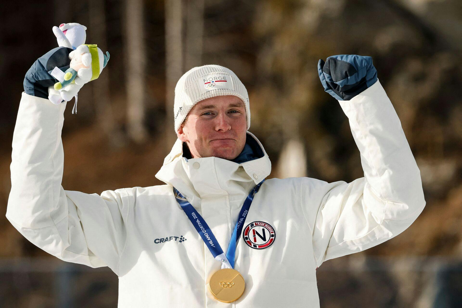 Lige inden Johan-Olav Botn fik guldmedaljen om halsen fik han sendt en tanke op til himlen og Sivert Guttorm Bakken.
