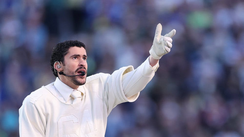 Bad Bunny optrådte natten til mandag dansk tid i pausen ved Super Bowl. 