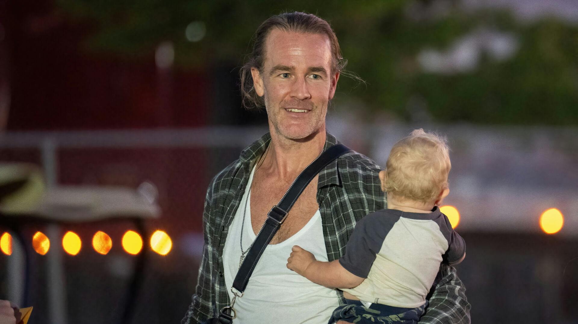 James Van Deer Beek på vej til Green Day-koncert i 2022.