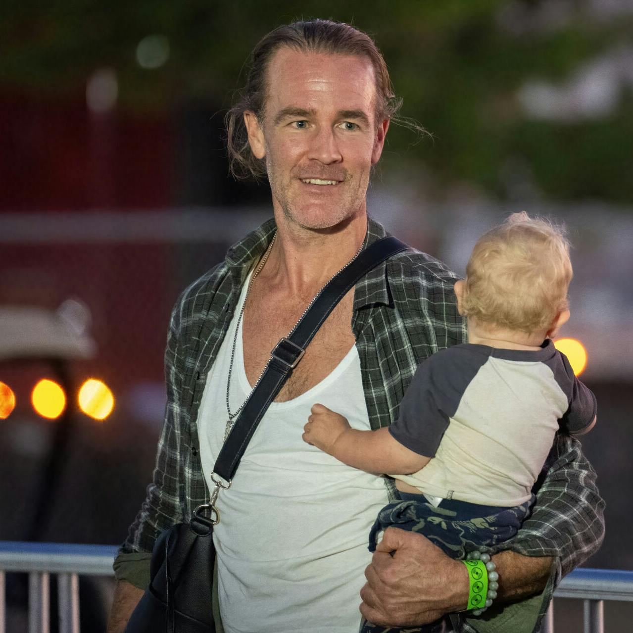 James Van Deer Beek på vej til Green Day-koncert i 2022.