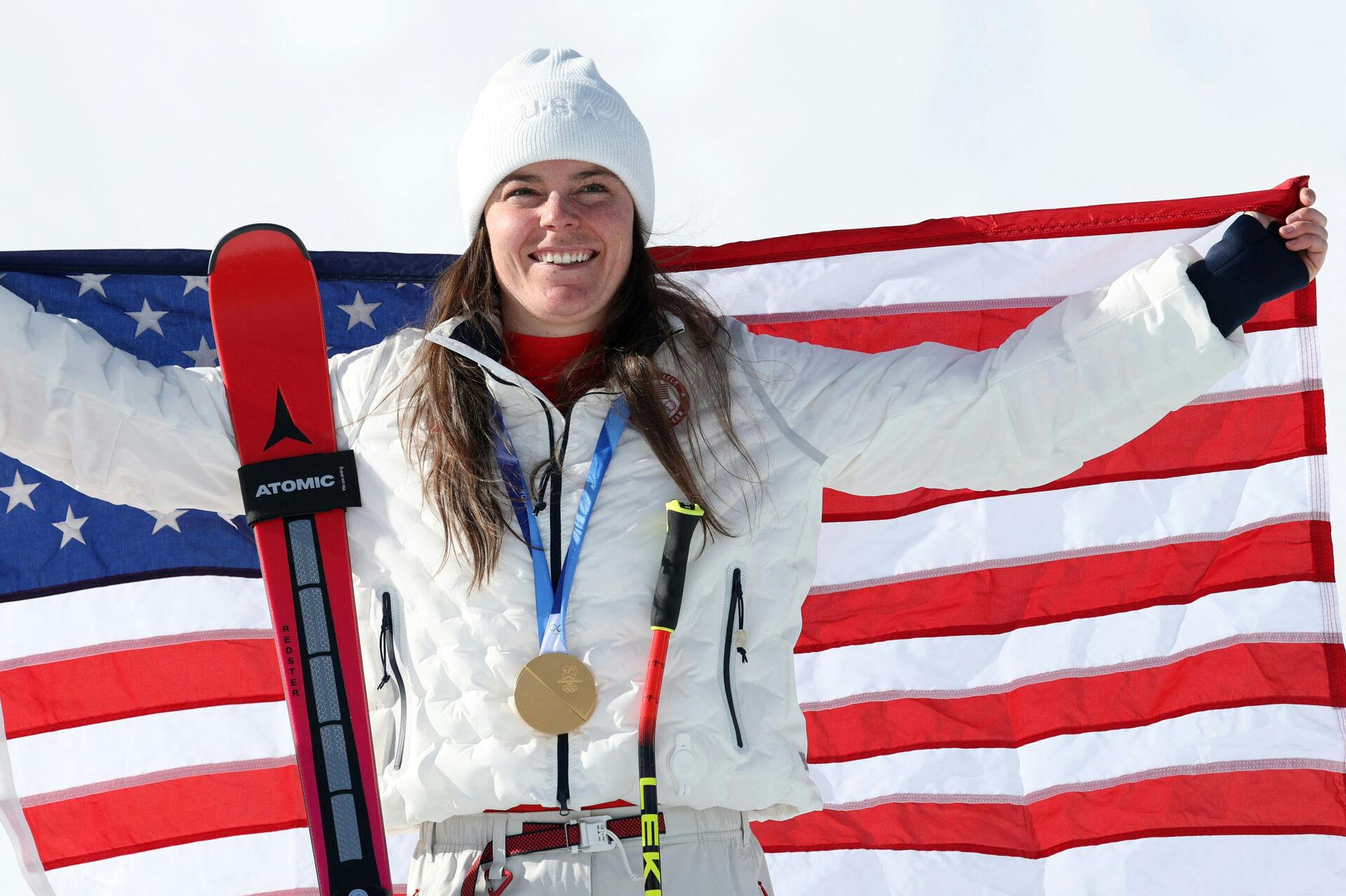 I søndags vandt Breezy Johnson OL-guld. Nu er amerikaneren blevet forlovet. Kæresten ventede ved målstregen for at fri!