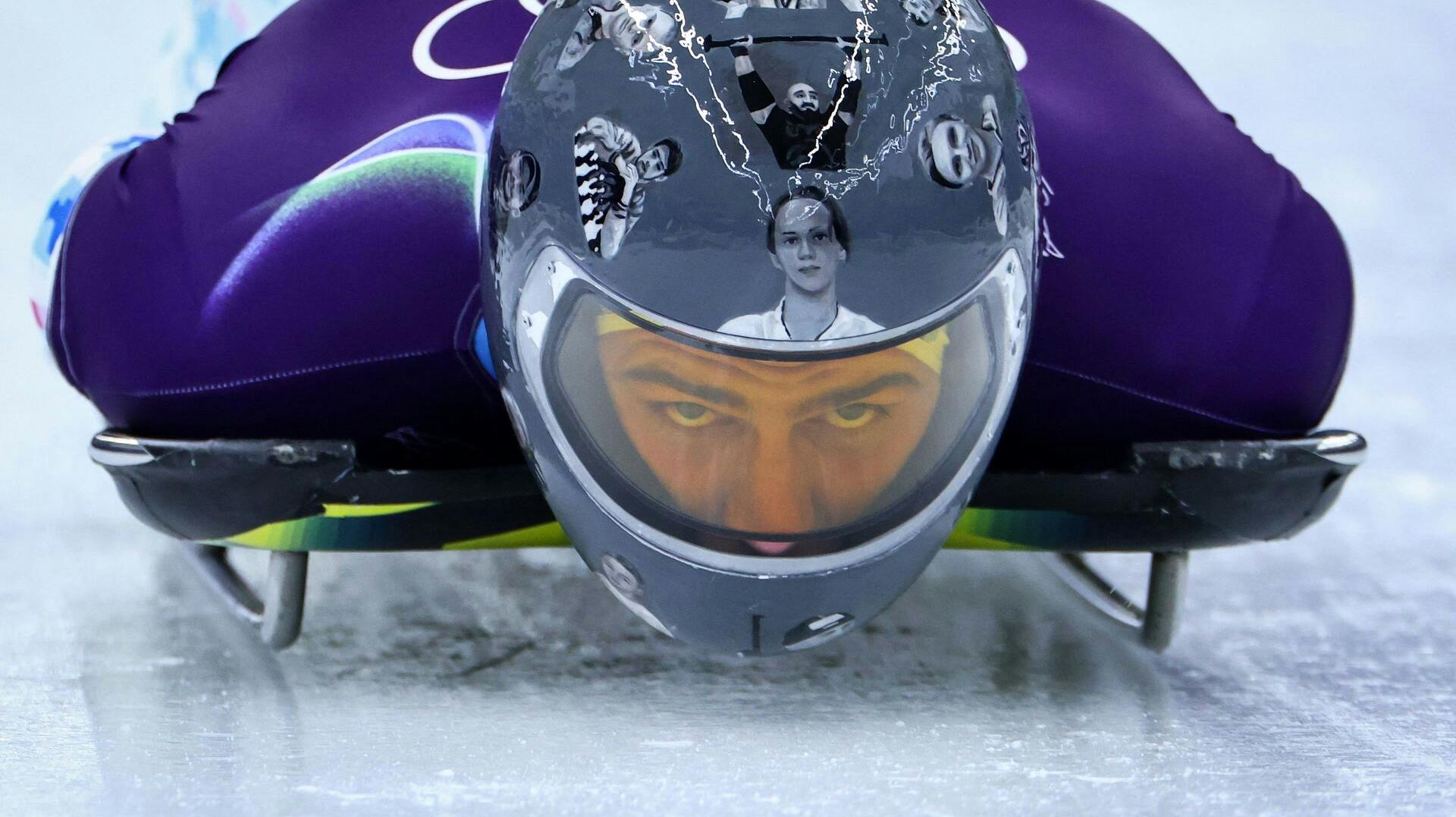 Her ses Vladyslav Heraskevych med sin hjelm.