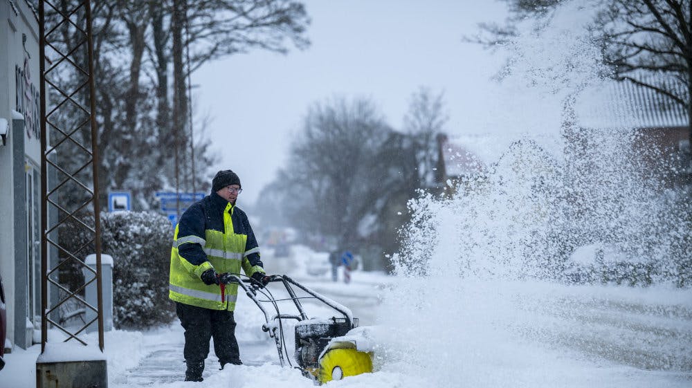 Distributionsselskabet Dao opfordrer til, at man huske at rydde sne på fortov og cykelstier, så posten kan nå frem.