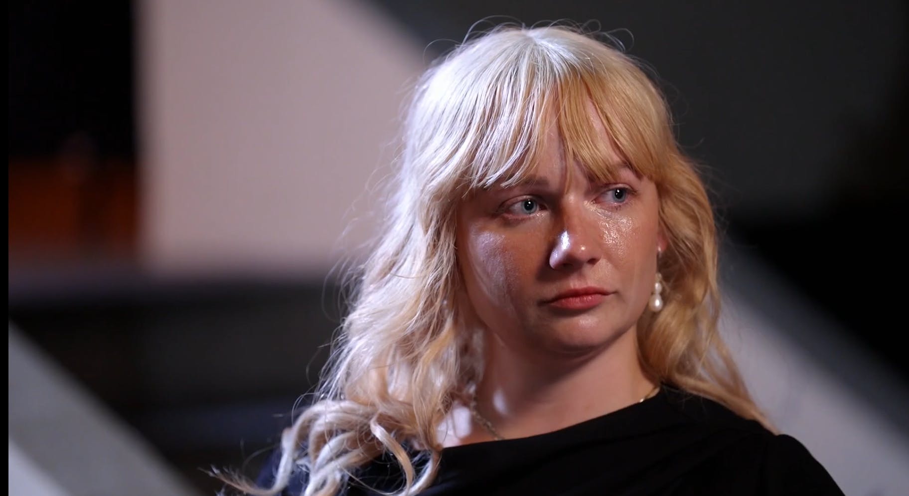 Amalie er ked af at skulle forlade Samuel og "kragerne".