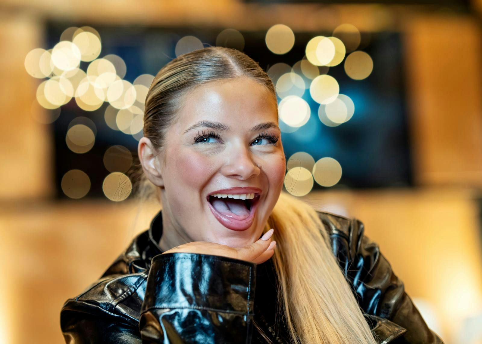 Der er god grund til det store smil hos 30-årige Sissal. Bookmakerne har udråbt hende til favorit, og hun kan på lørdag skrive historie som den første i næsten 40 år, der napper sejren to år i træk.