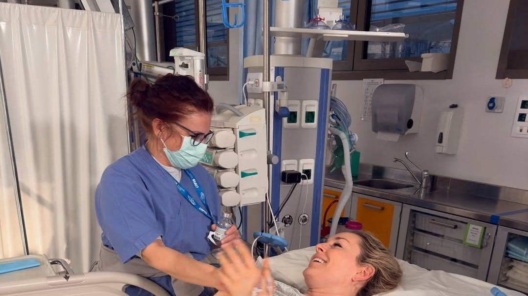 Lindsey Vonn er allerede blevet opereret tre gange efter det voldsomme styrt. Lørdag skul hun under kniven igen, inden der venter endnu en operation hjemme i USA. Det fortæller skistjernen fredag aften på Instagram.