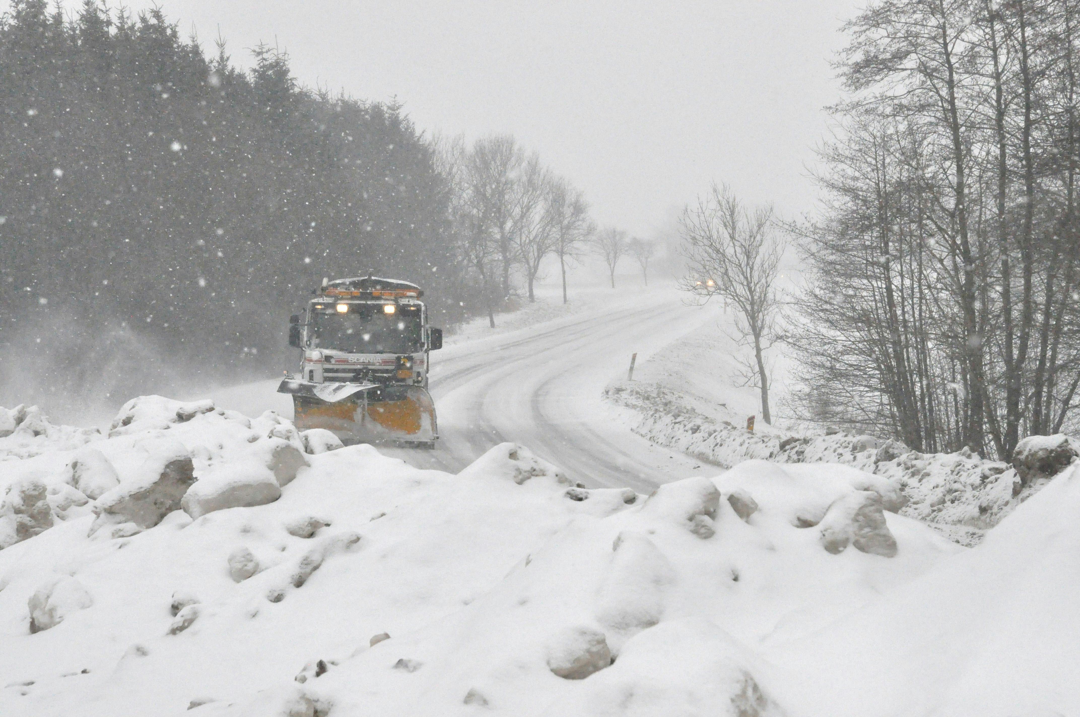 Snerydningen fik en brat afslutning ved Præstø, da chaufføren blev anholdt og ført væk.
