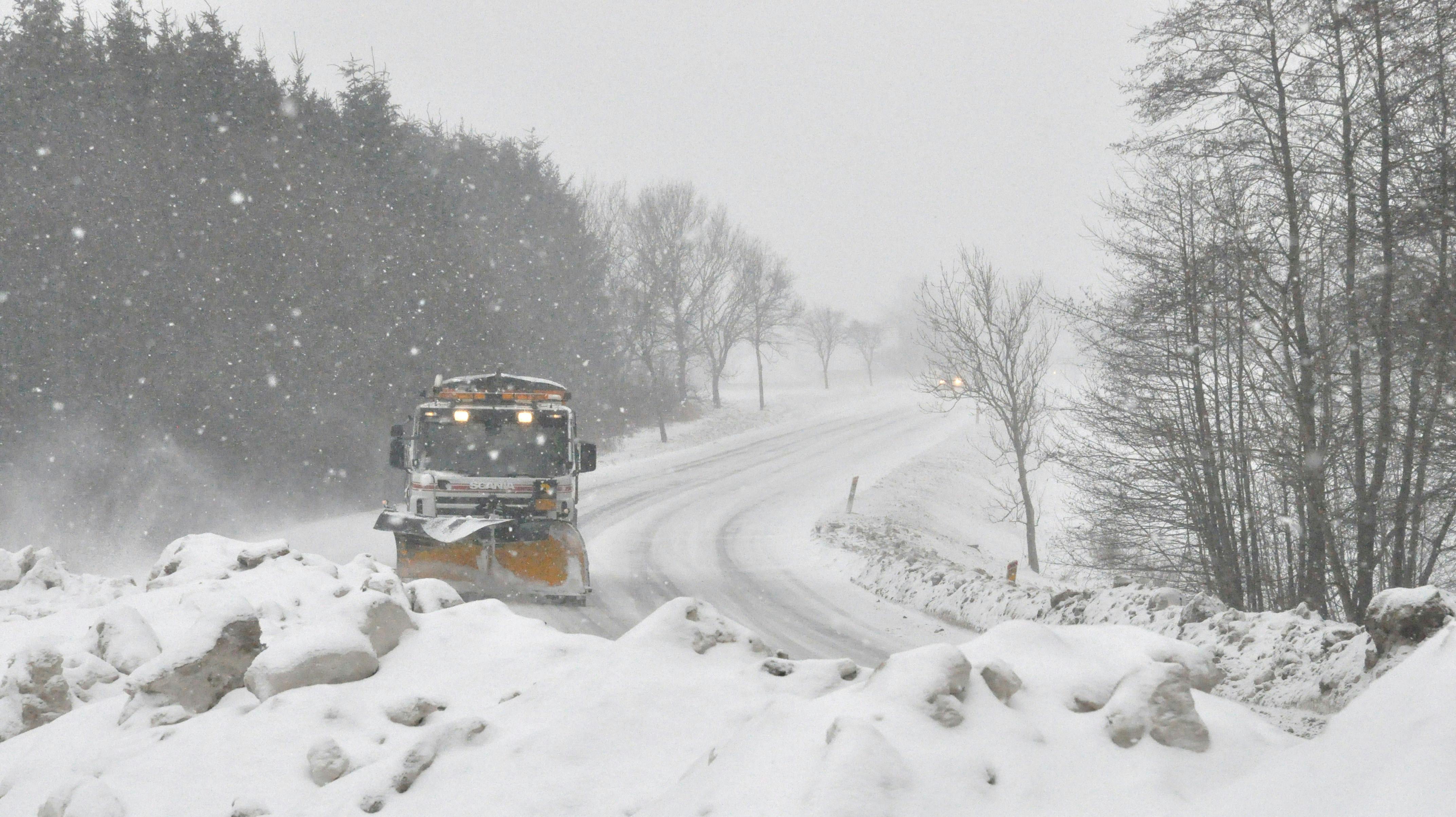 Snerydningen fik en brat afslutning ved Præstø, da chaufføren blev anholdt og ført væk.