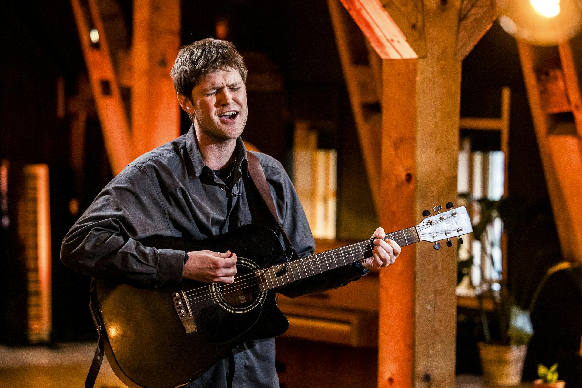 Jakob fra "X Factor" sang sig direkte videre til liveshows.