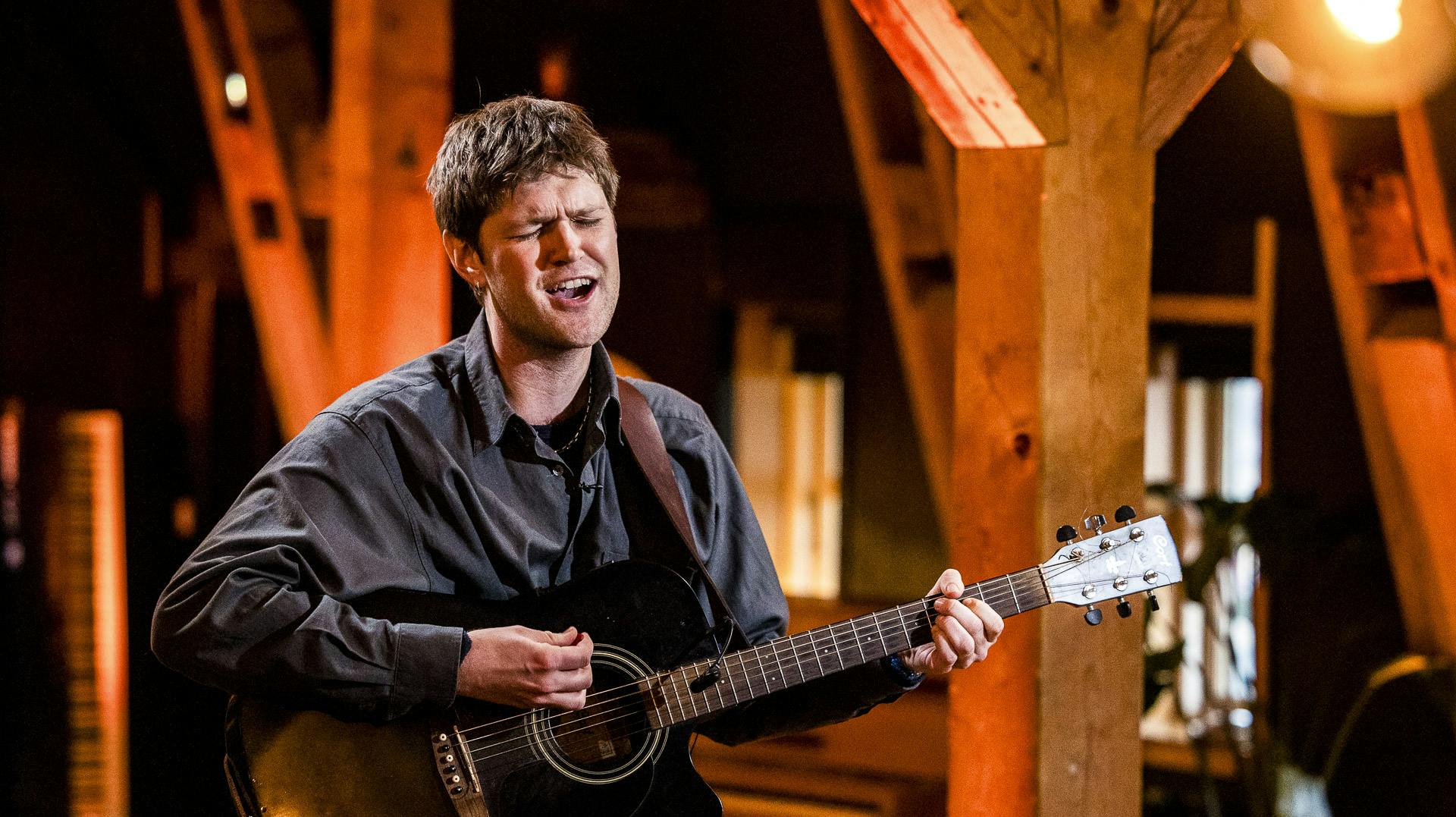 Jakob fra "X Factor" sang sig direkte videre til liveshows.