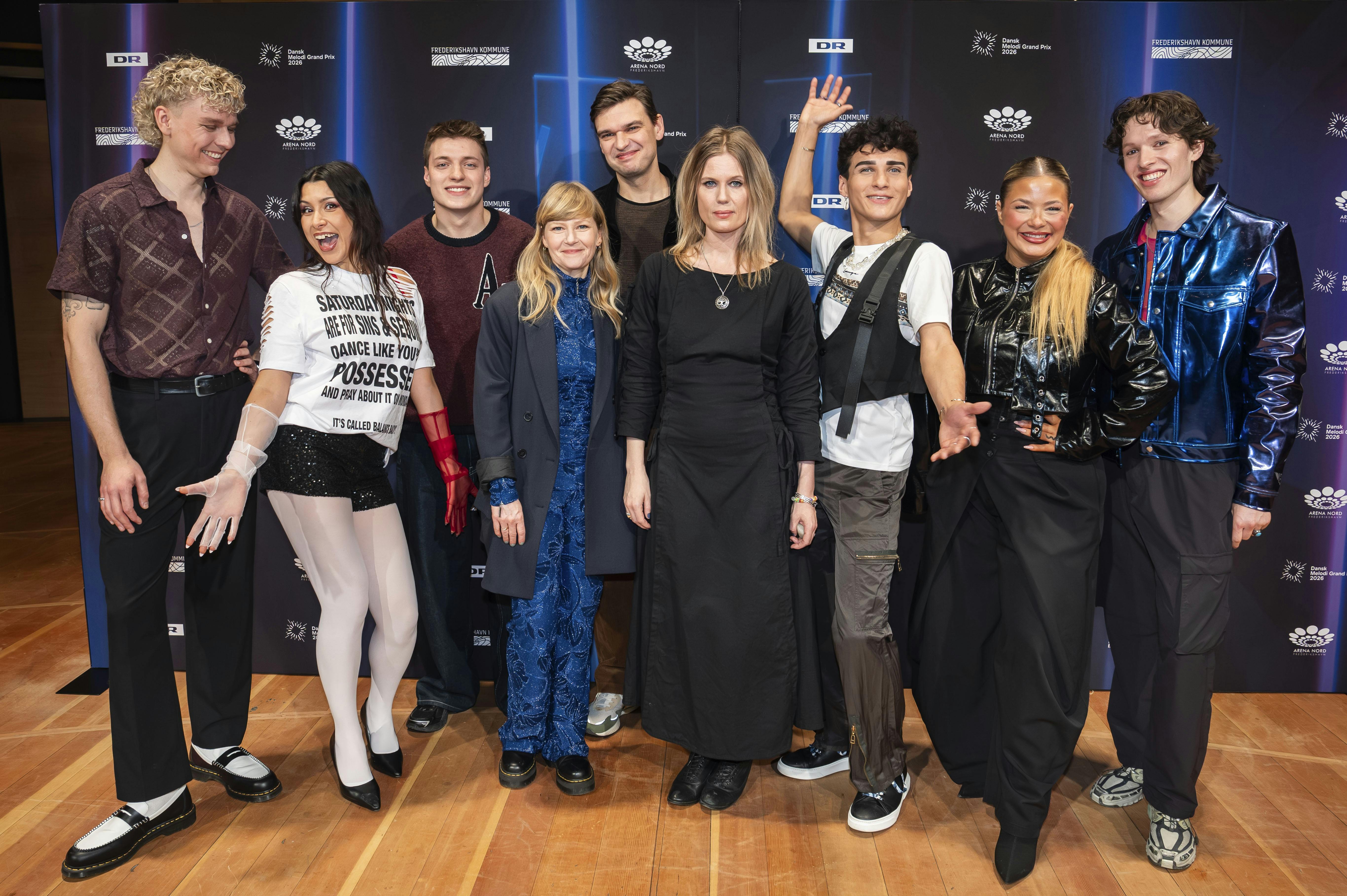 Årets otte deltagere i Dansk Melodi Grand Prix. Fem af dem har du set før. Fra venstre mod højre er det: Emil Otto, Ericka Jane, Late Runner, Myrkur, Sander Sanchez, Sissal og Søren Torpegaard Lund.