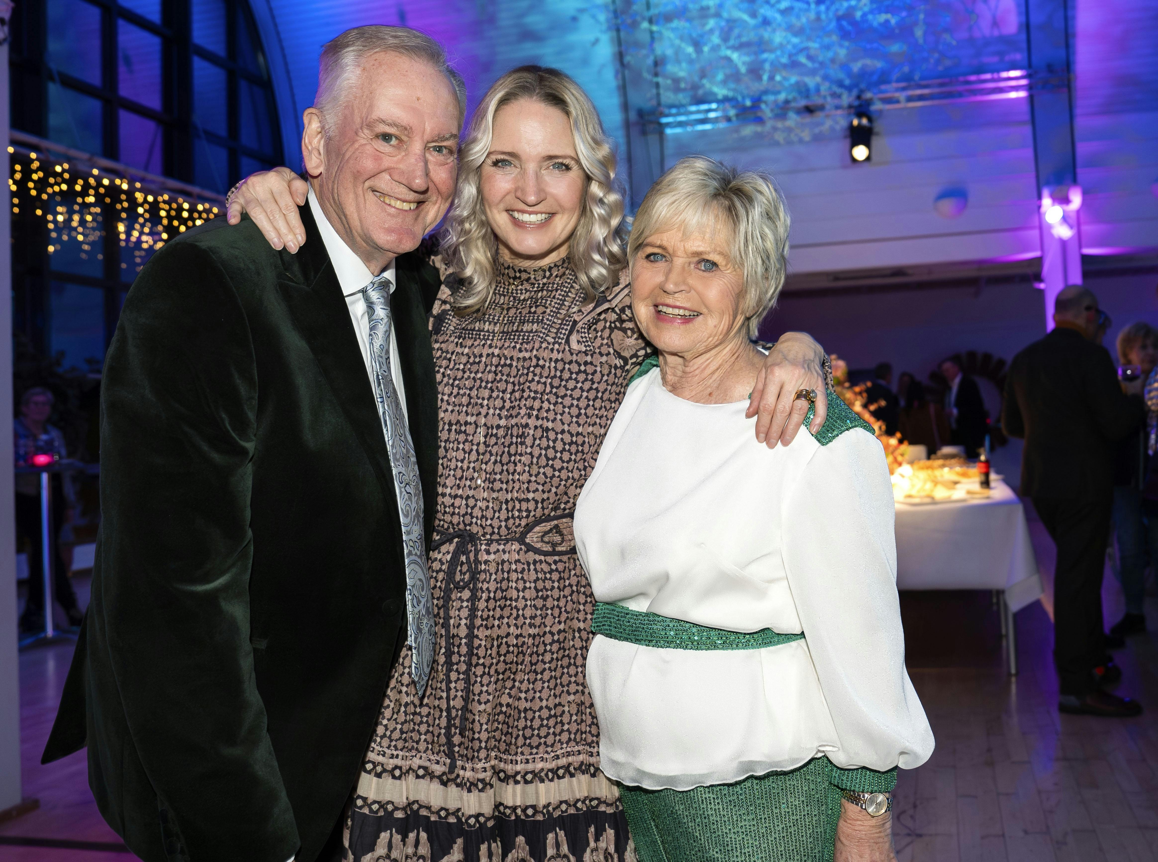 Familien samlet til Keld og Hildas afskedskoncert i Portalen i Greve.