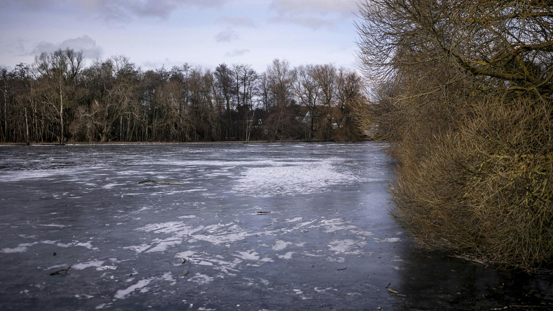 Nu er der åbnet op for skøjteløb på ni søer i Aalborg. Her ses en frossen Gentofte Sø.