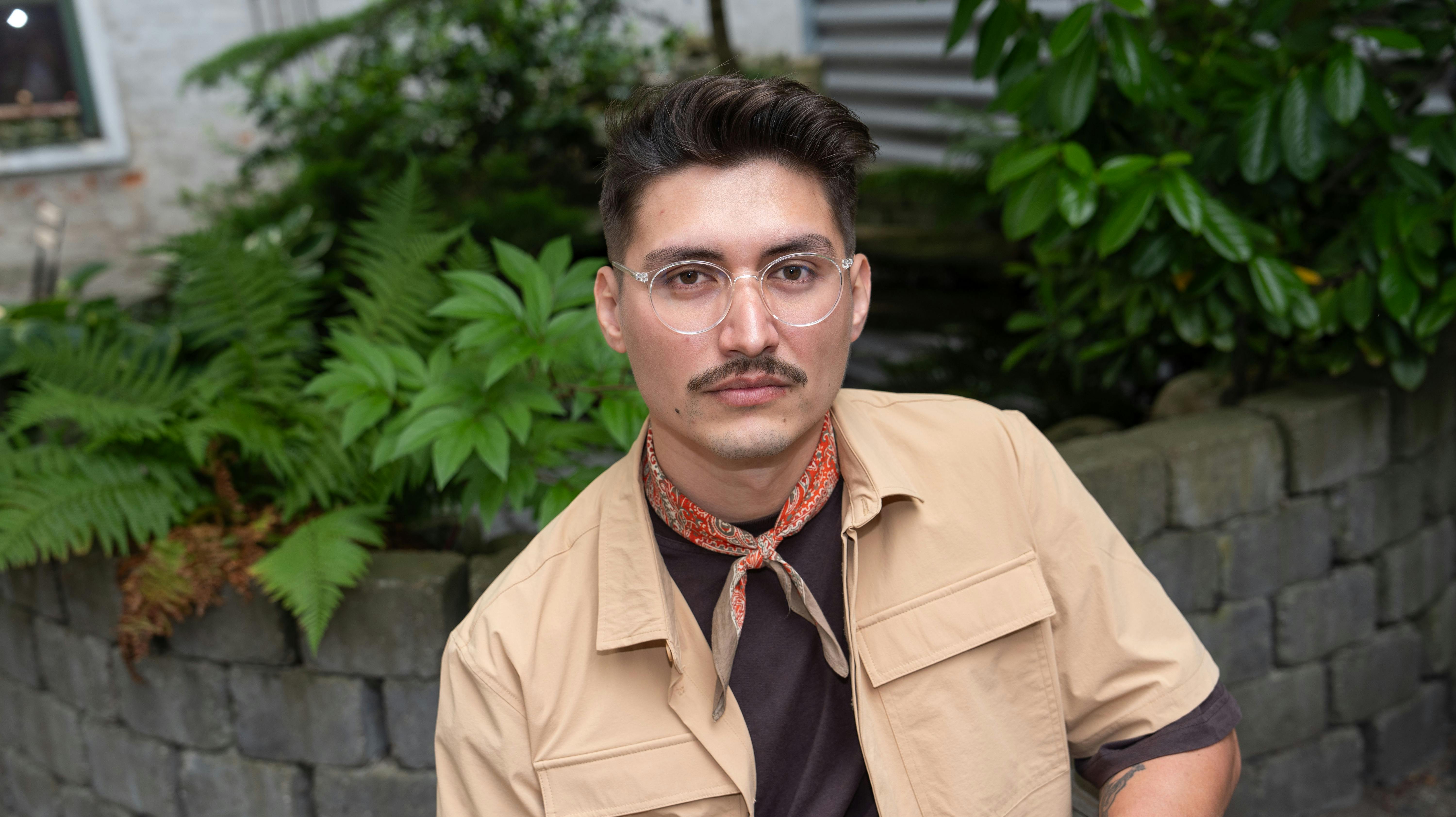 Hector Andersen forsøger at få fragtet sin afdøde biologiske mor hjem til Danmark. Det er dog en dyr omgang, hvorfor han har oprettet en indsamling til formålet.