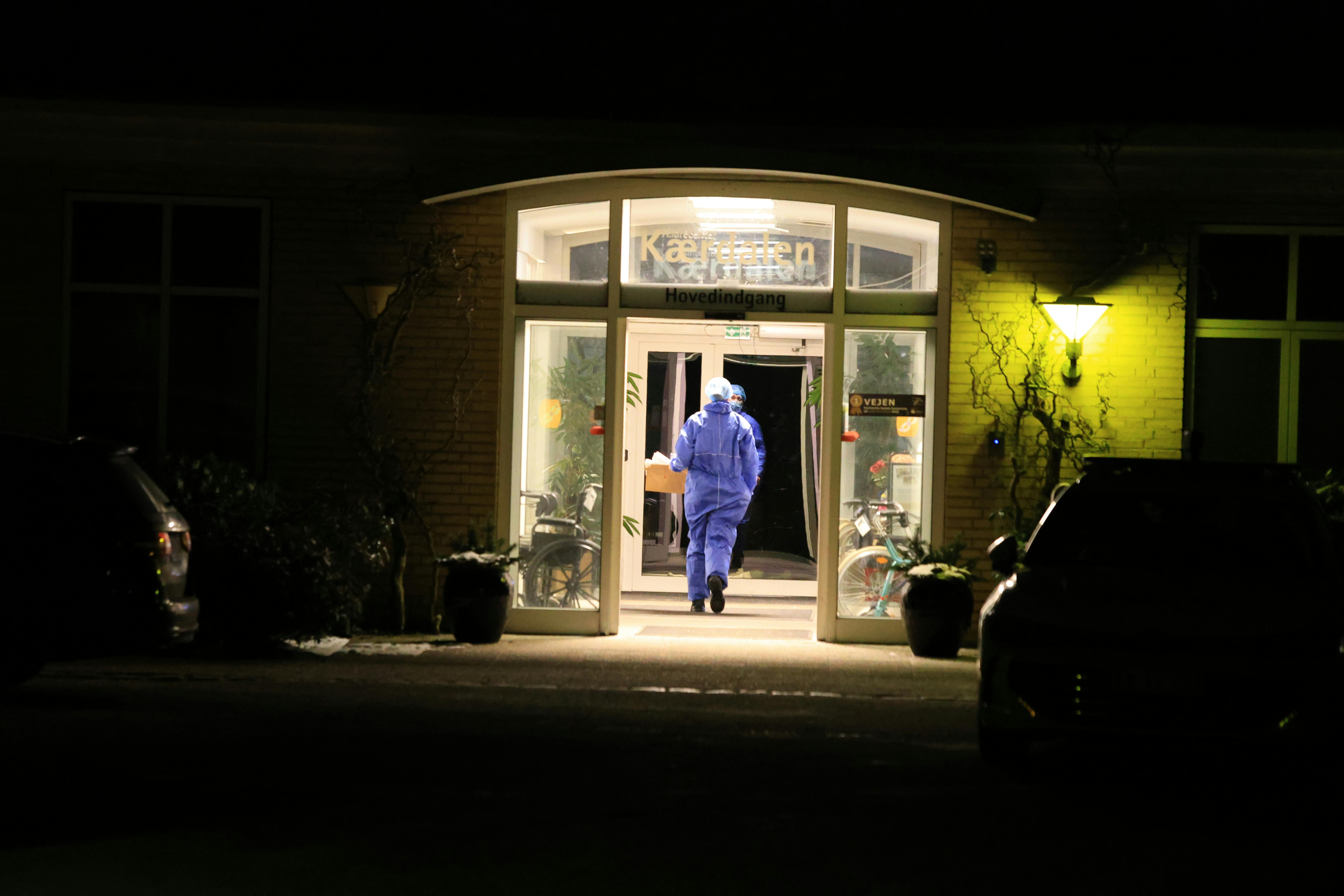 Politi og teknikere var lørdag aften til stede på plejehjemmet Kærdalen i Vejen. 