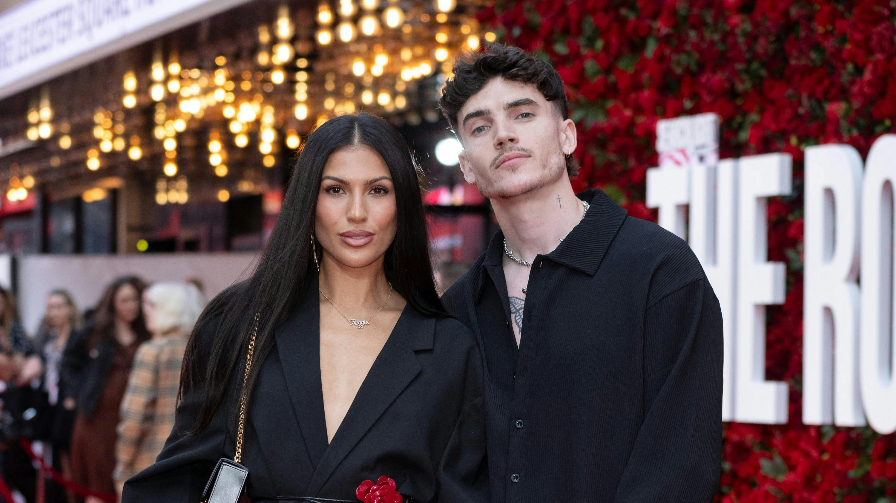 De mødte hinanden i "Too Hot to Handle" i sæson 2. Sidenhen har Emily Miller og Cam Holmes formået at holde fingrene fra andre, og nu skal de atter være forældre. Denne gang til tvillinger.