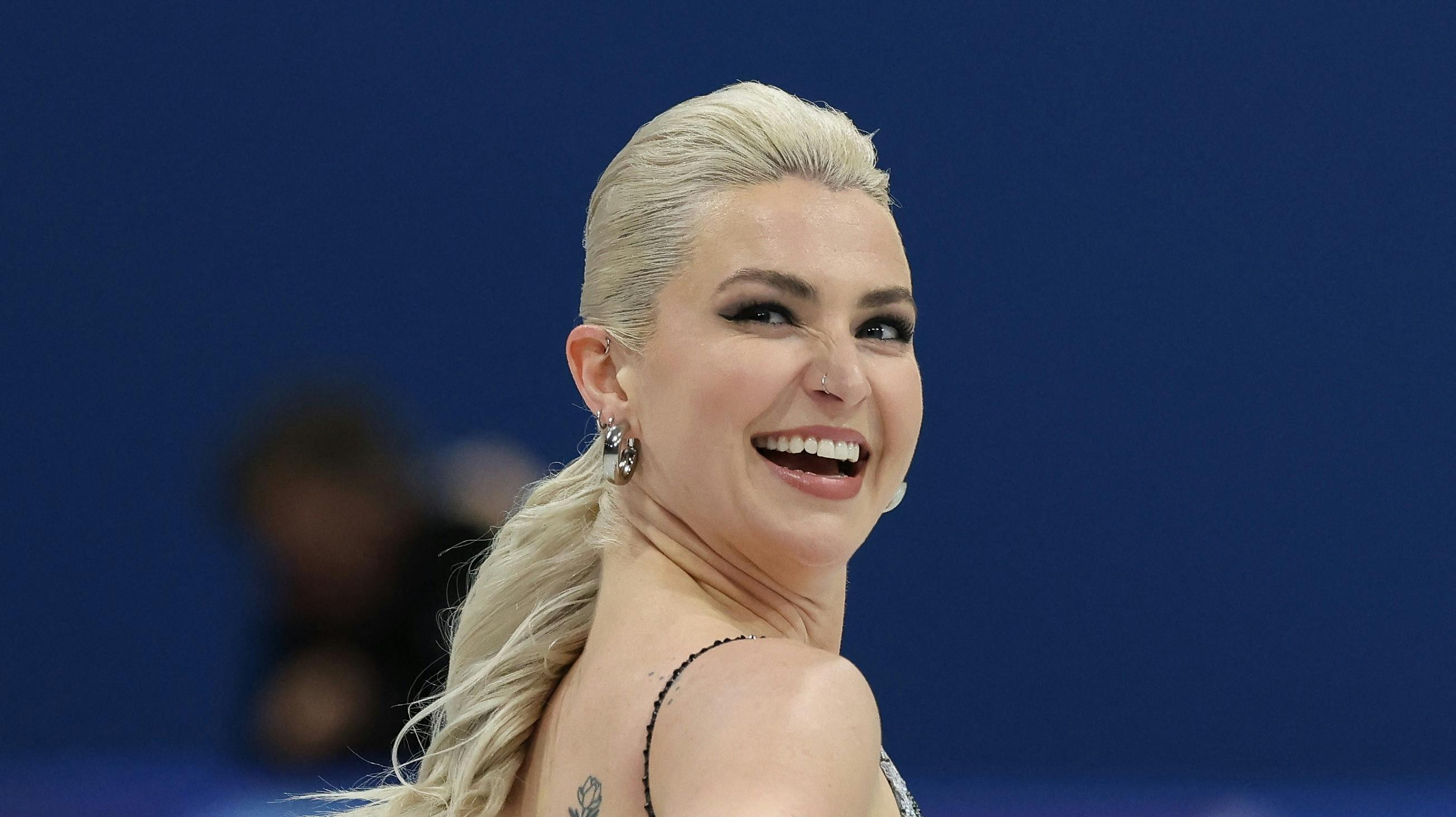 Godt nok blev det kun til en niendeplads for Olivia Smart og skøjtepartneren Tim Dieck. Men privat blev dette vinter-OL fantastisk for skøjteløberen. Kæresten Jean-Luc Baker friede nemlig på valentinsdag i Milano.