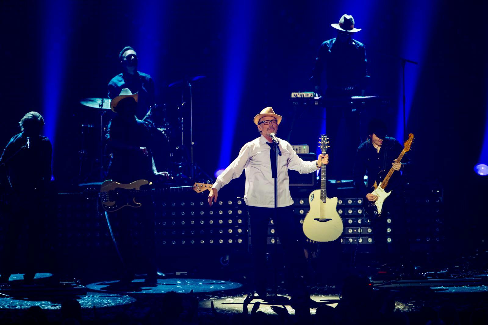 Efter årtier på den danske musikscene debuterer den kendte sanger nu på det store lærred.