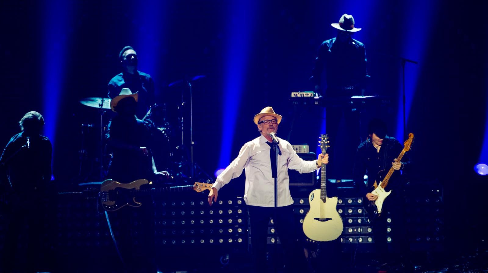 Efter årtier på den danske musikscene debuterer den kendte sanger nu på det store lærred.