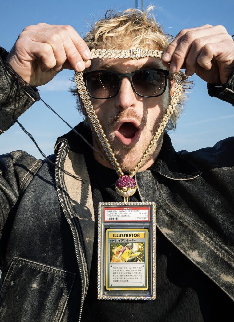 Her ses Logan Paul med kortet, der nu er blevet solgt for en vanvittig sum. Der følger dog også både en god historie og et dyrt smykke med i prisen.