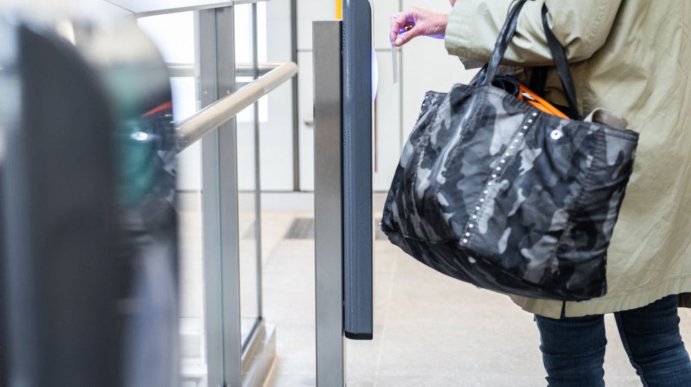 Det fysiske Rejsekort og de blå standere er snart fortid. Rejsende, som ikke ønsker at bruge en app, kan bruge et Basiskort.
