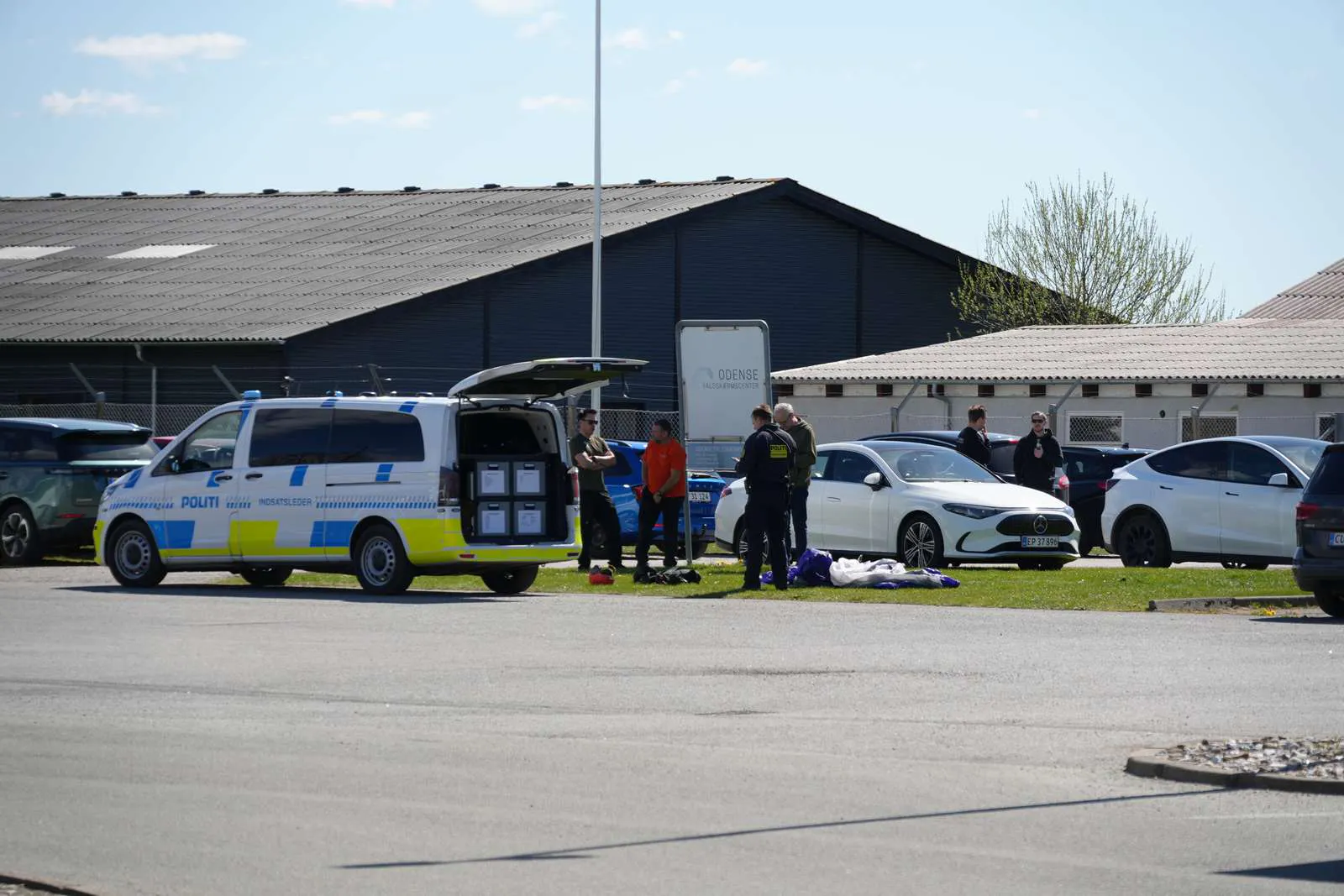 Vidner til ulykken kunne se, at noget var helt galt, inden den unge mand styrtede til jorden og blev dræbt.