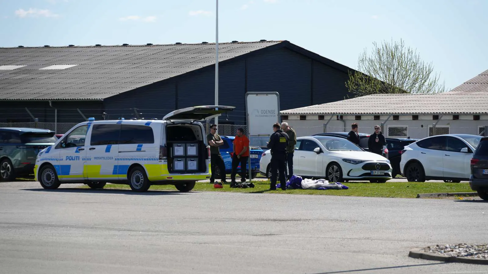 Vidner til ulykken kunne se, at noget var helt galt, inden den unge mand styrtede til jorden og blev dræbt.