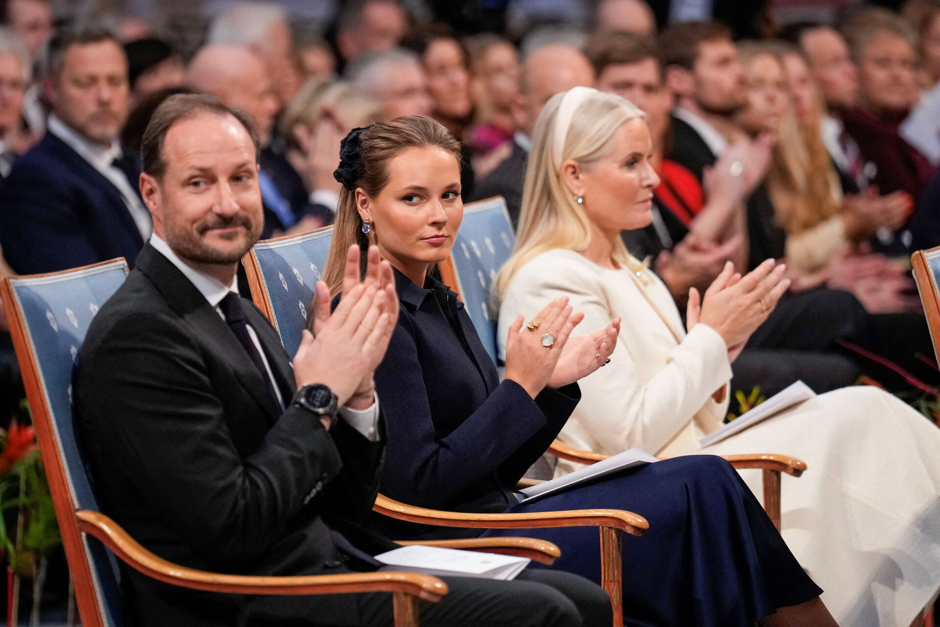 Norge vil ændre grundloven: Prinsesse Ingrid Alexandra skal kunne indsættes  som regent | SE og HØR