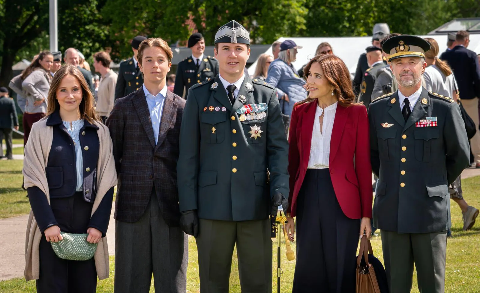 Både prinsesse Josephine, prins Vincent og mor Mary og far Frederik var dukket op i Slagelse for at lykønske kronprinsen.