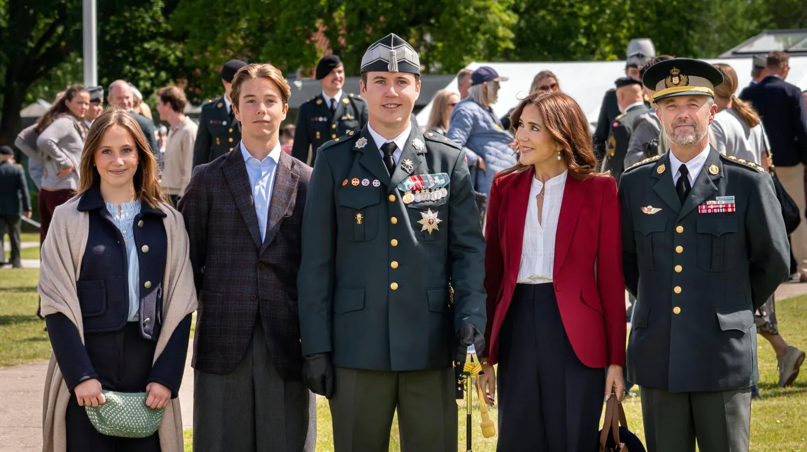 Både prinsesse Josephine, prins Vincent og mor Mary og far Frederik var dukket op i Slagelse for at lykønske kronprinsen.